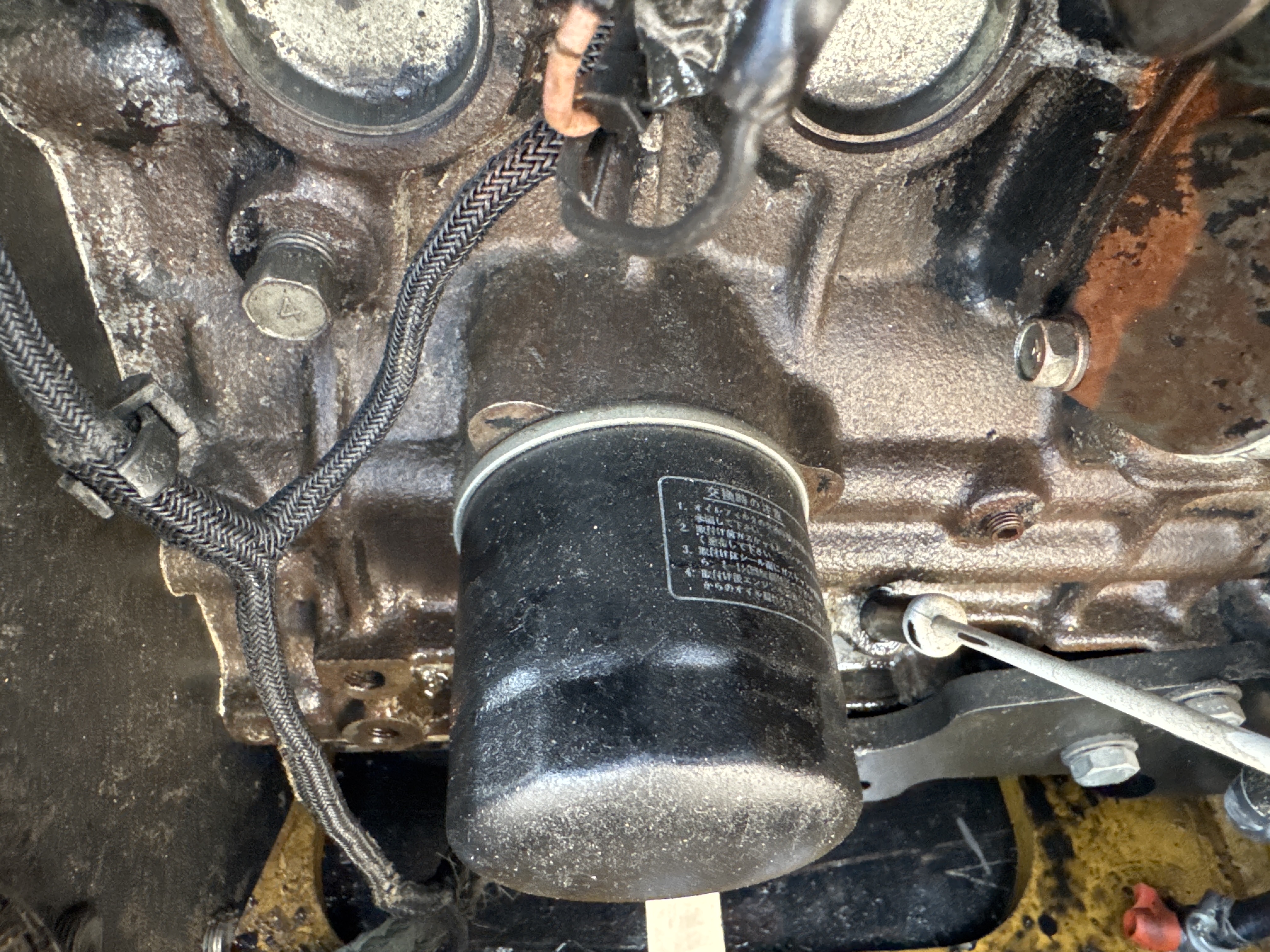 MNX-007-Cat-301.6C-Mini-excavators-inspection-Engine-Engine-oil-leaks-2