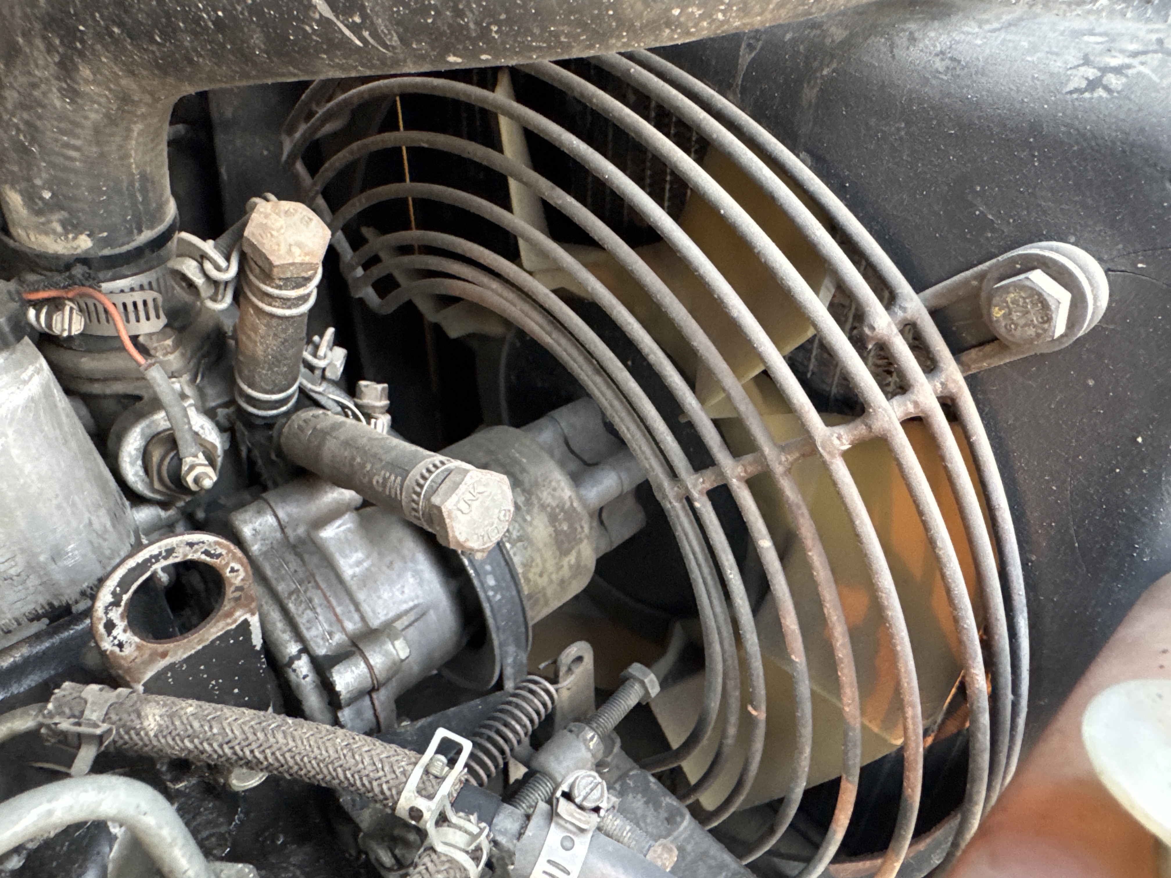 MNX-007-Cat-301.6C-Mini-excavators-inspection-Engine-Cooling-fan-and-fan-guard-2