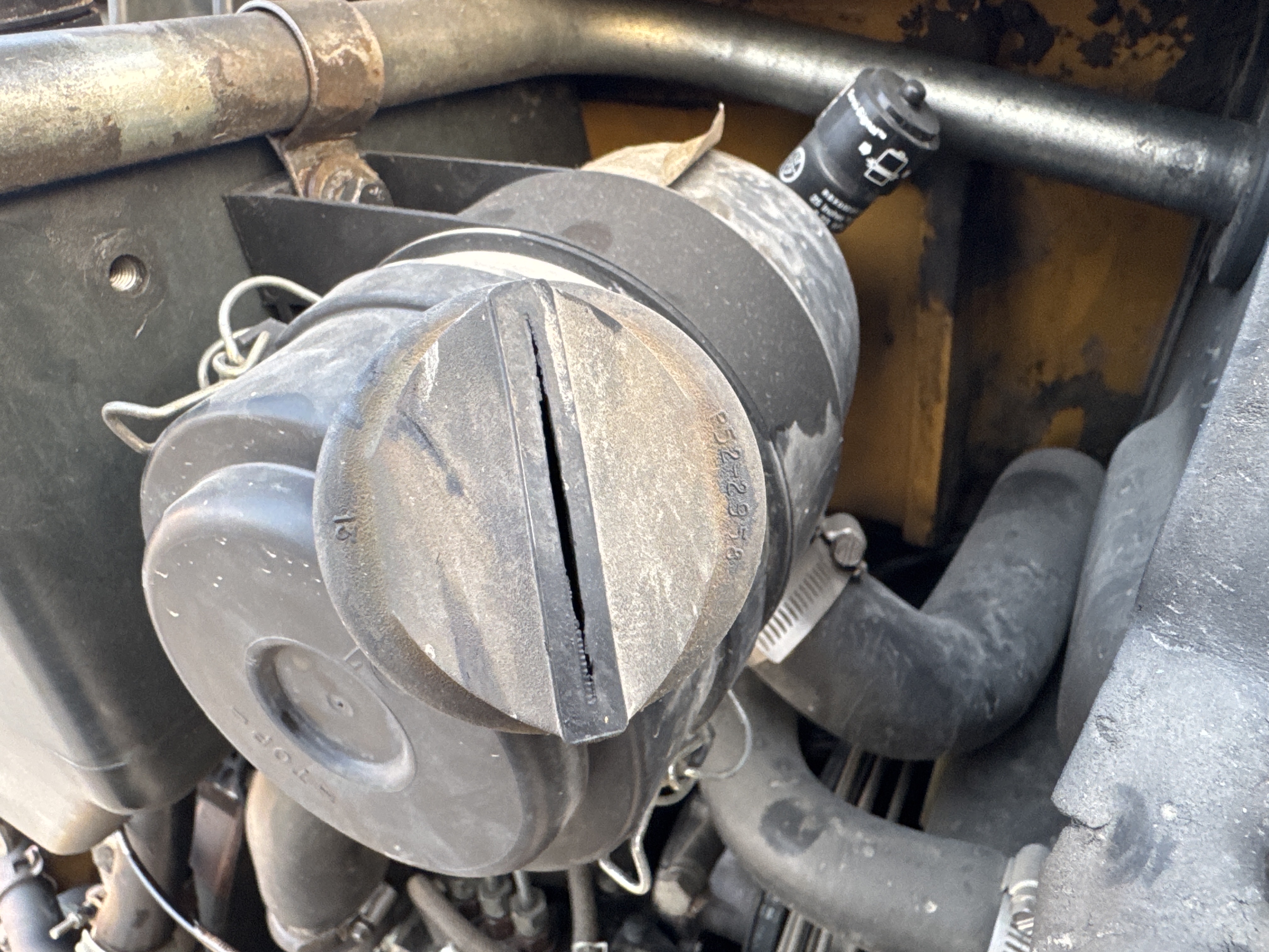 MNX-007-Cat-301.6C-Mini-excavators-inspection-Engine-Air-intake-system-2