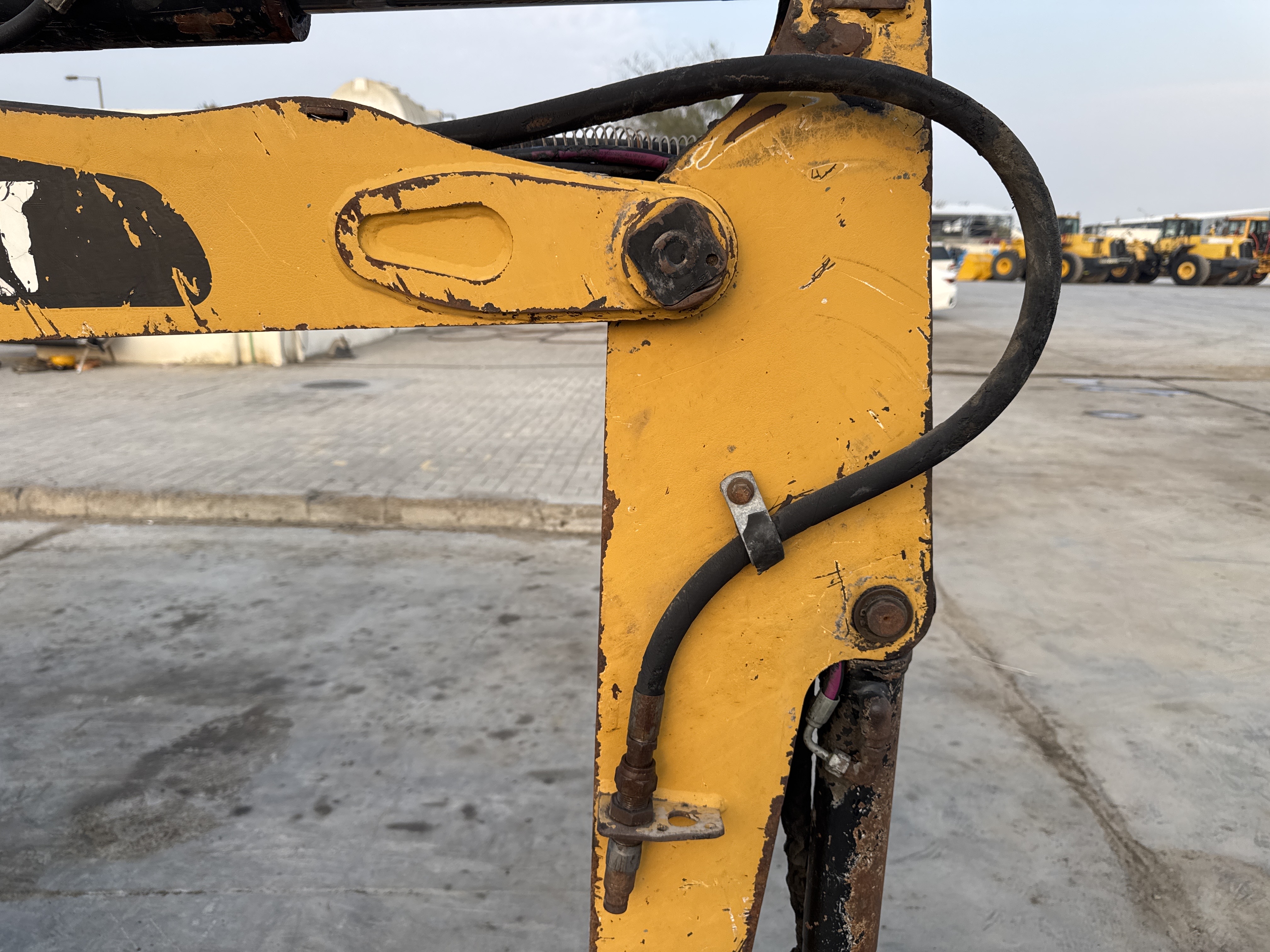 MNX-007-Cat-301.6C-Mini-excavators-inspection-Hydraulics-Attachment-piping-2