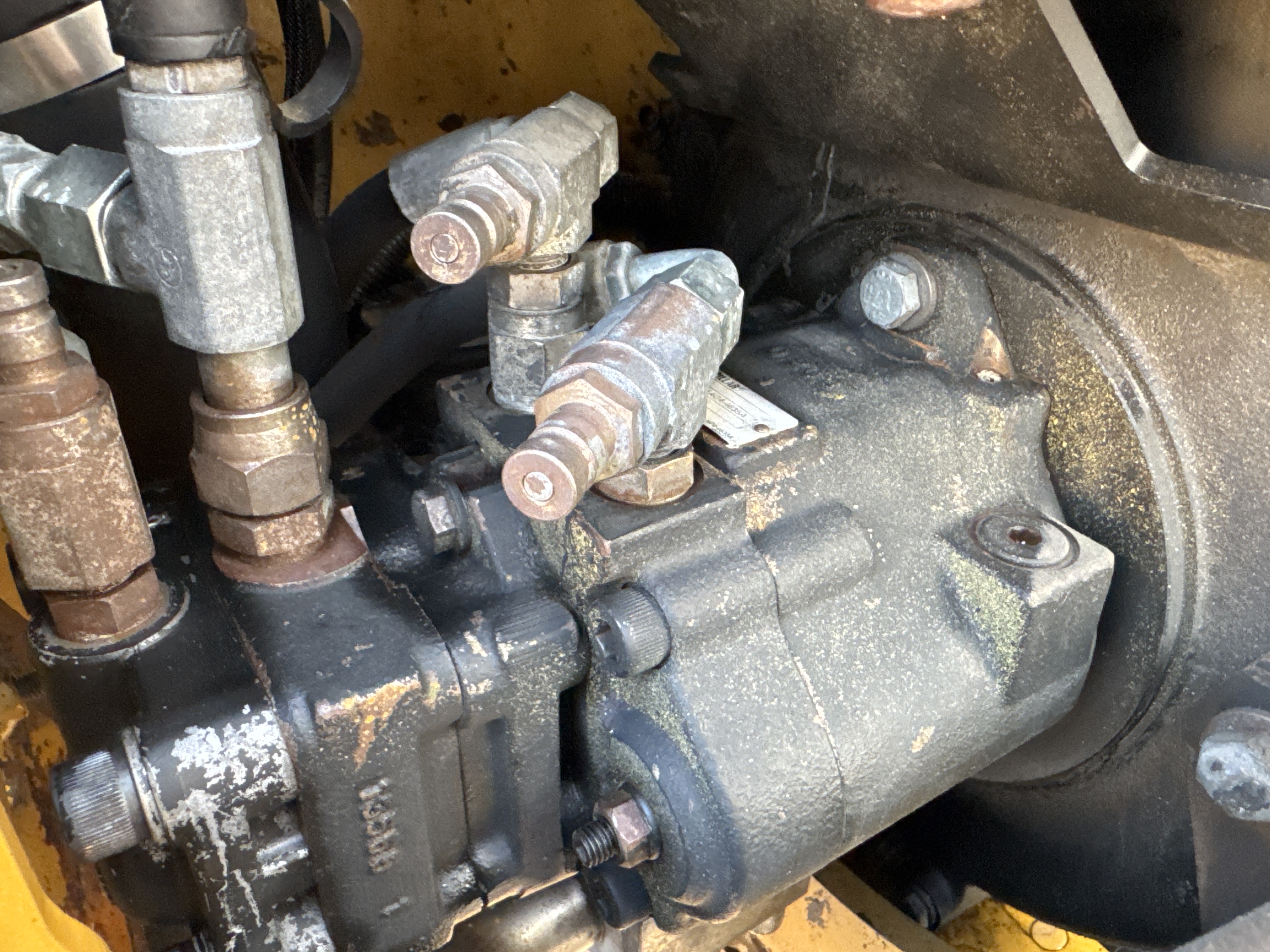 MNX-007-Cat-301.6C-Mini-excavators-inspection-Hydraulics-Hydraulic-pump-2