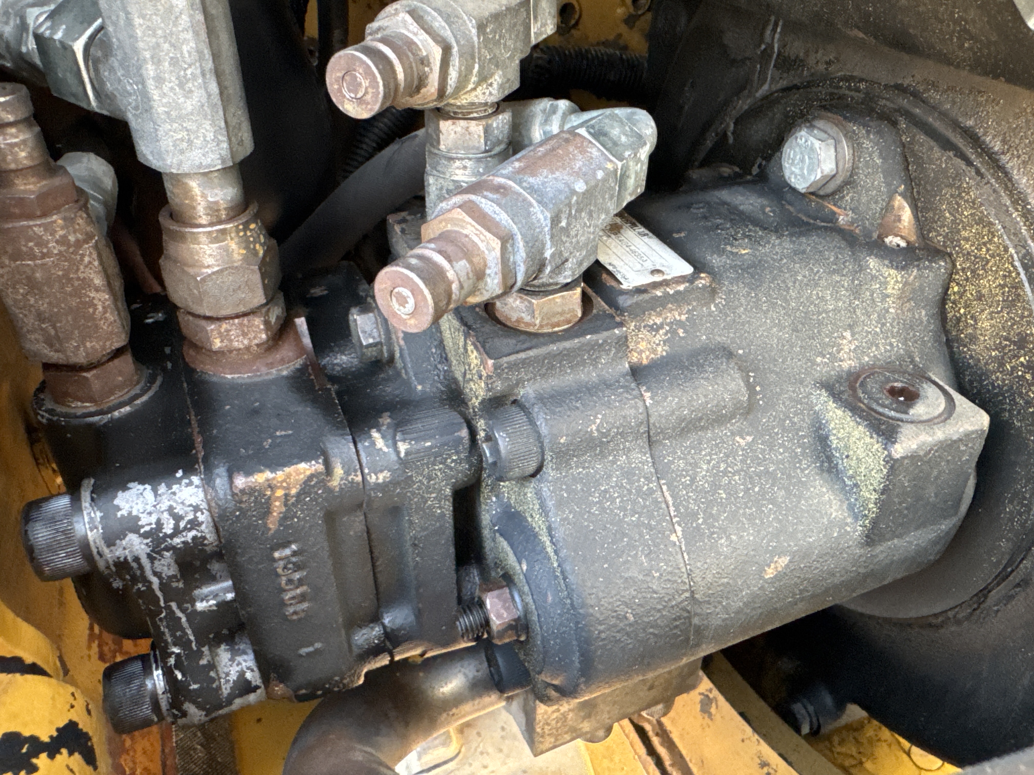 MNX-007-Cat-301.6C-Mini-excavators-inspection-Hydraulics-Hydraulic-pump-2