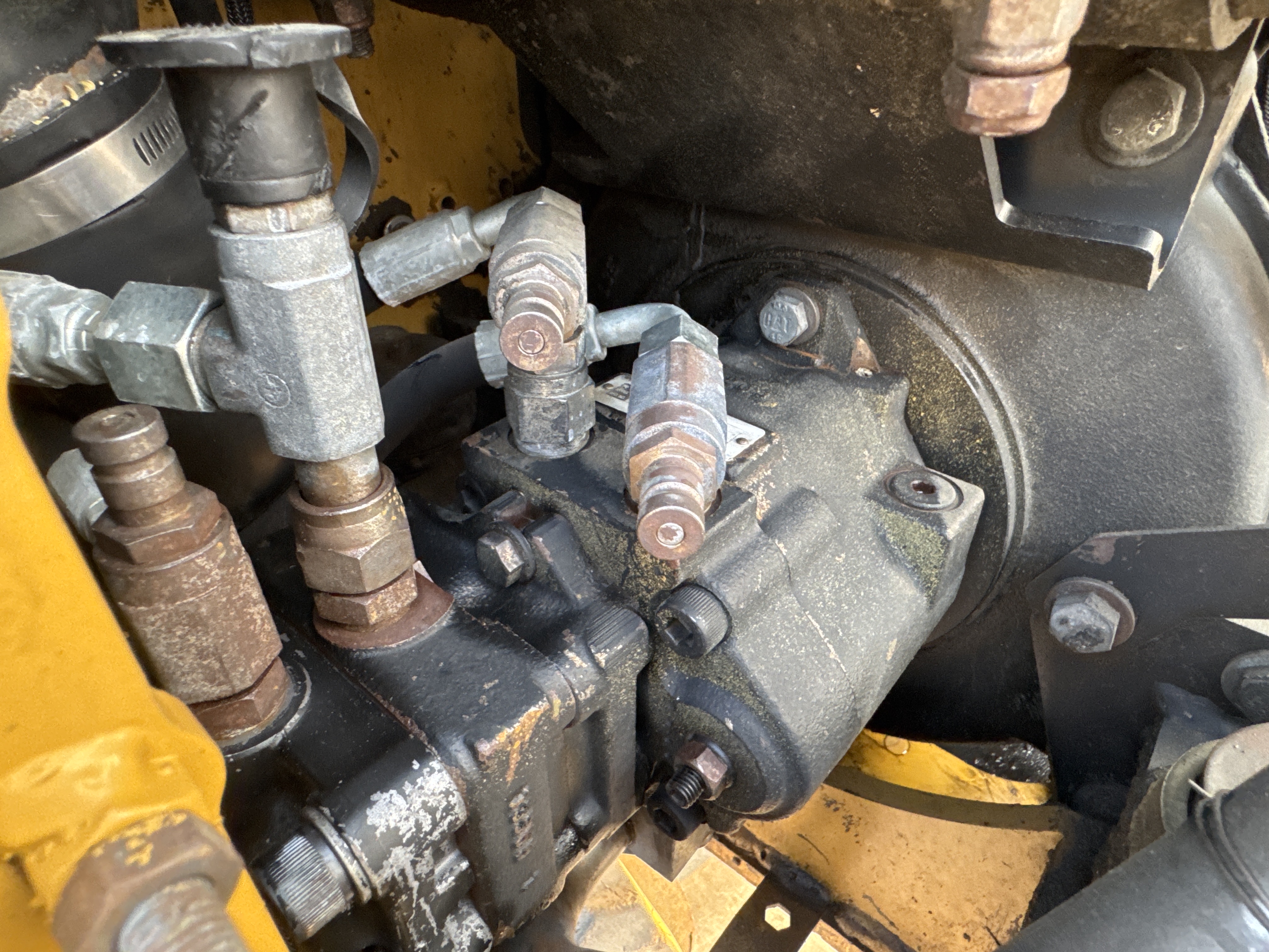 MNX-007-Cat-301.6C-Mini-excavators-inspection-Hydraulics-Hydraulic-pump-2