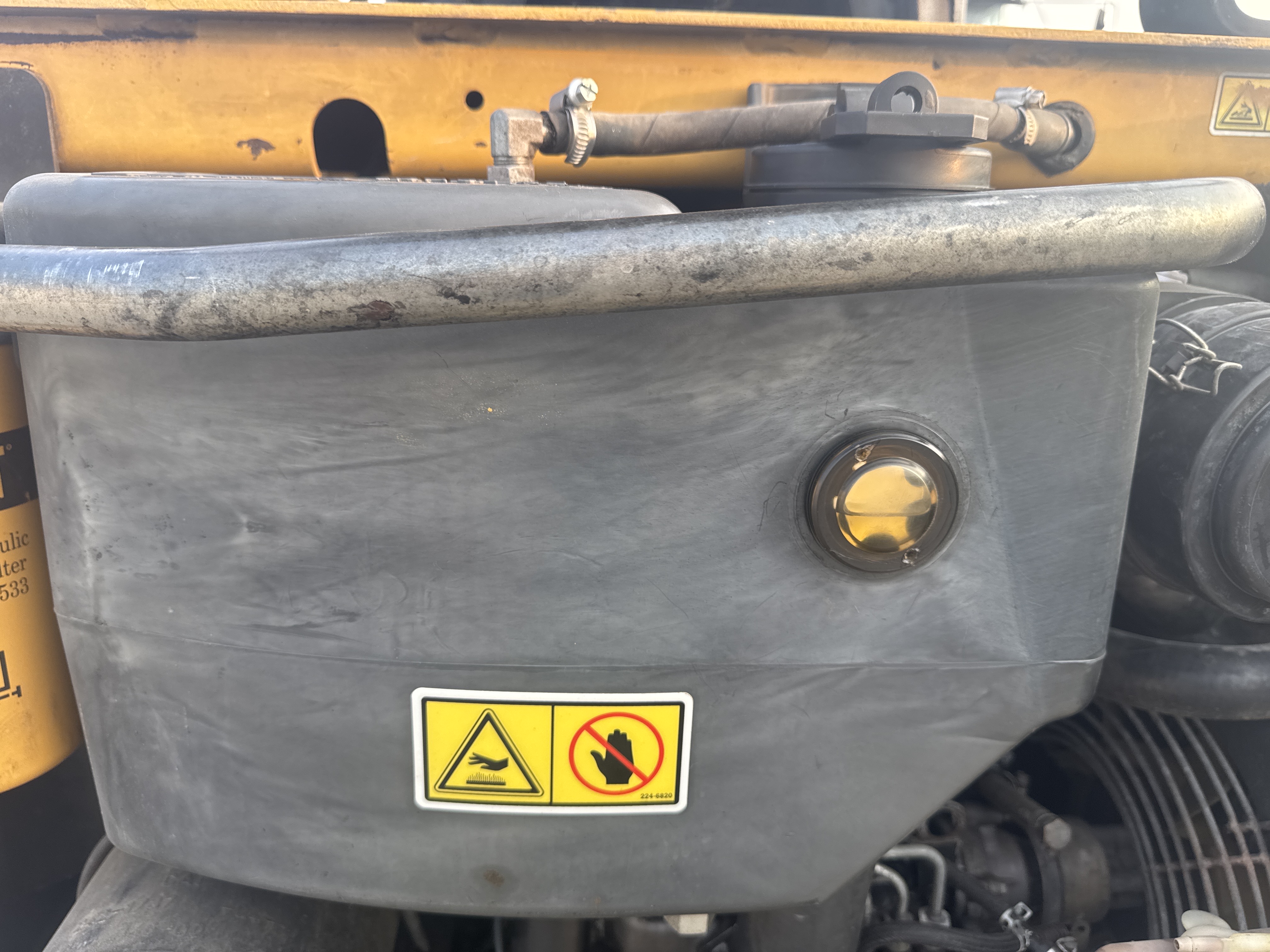 MNX-007-Cat-301.6C-Mini-excavators-inspection-Hydraulics-Hydraulic-Tank-2