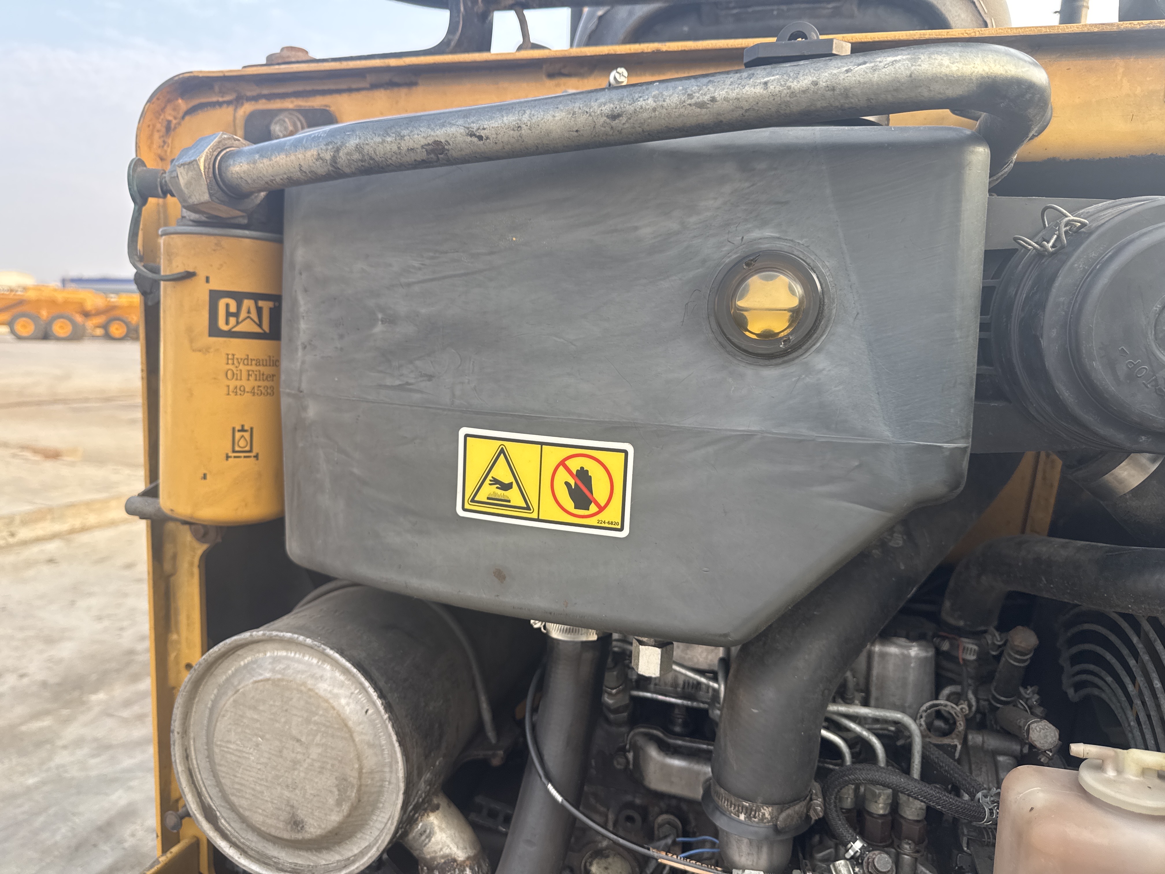 MNX-007-Cat-301.6C-Mini-excavators-inspection-Hydraulics-Hydraulic-Tank-2