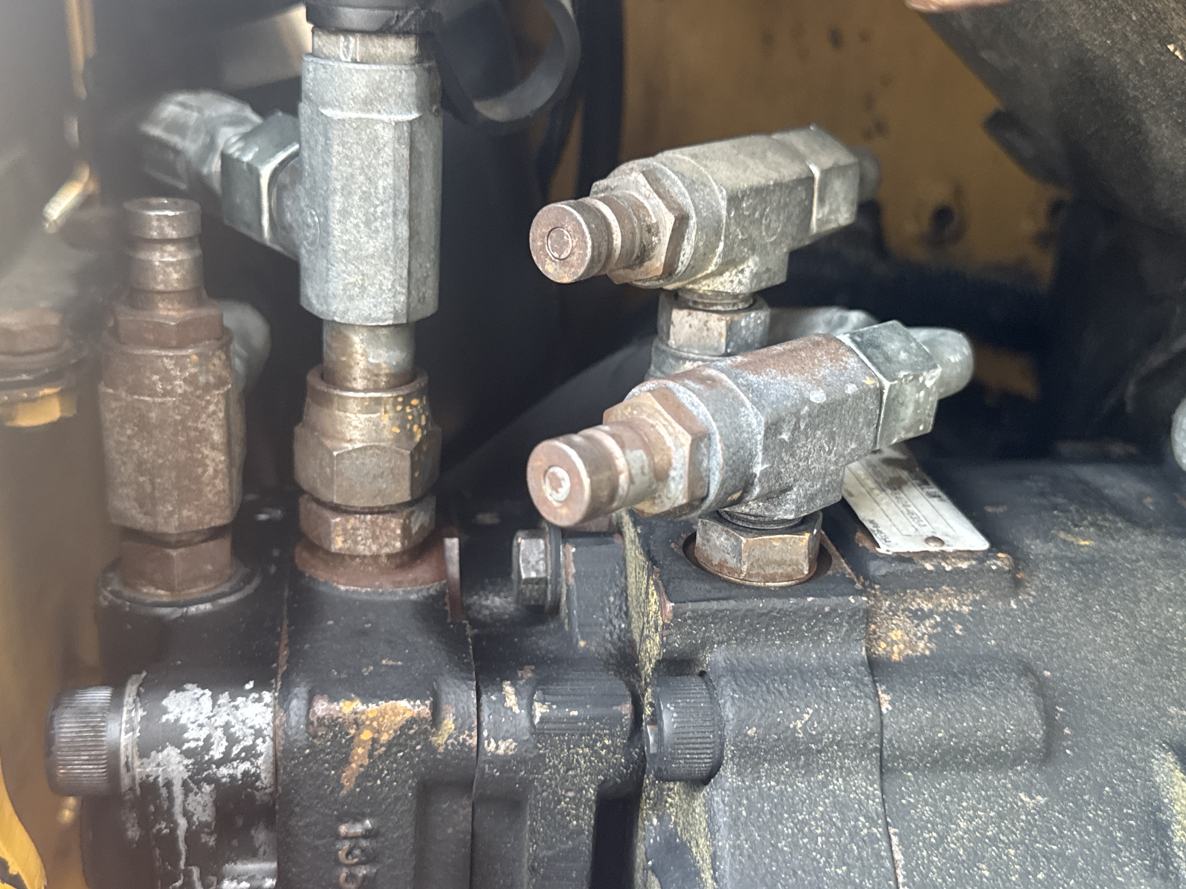 MNX-007-Cat-301.6C-Mini-excavators-inspection-Hydraulics-Main-control-valve-(MCV)-2