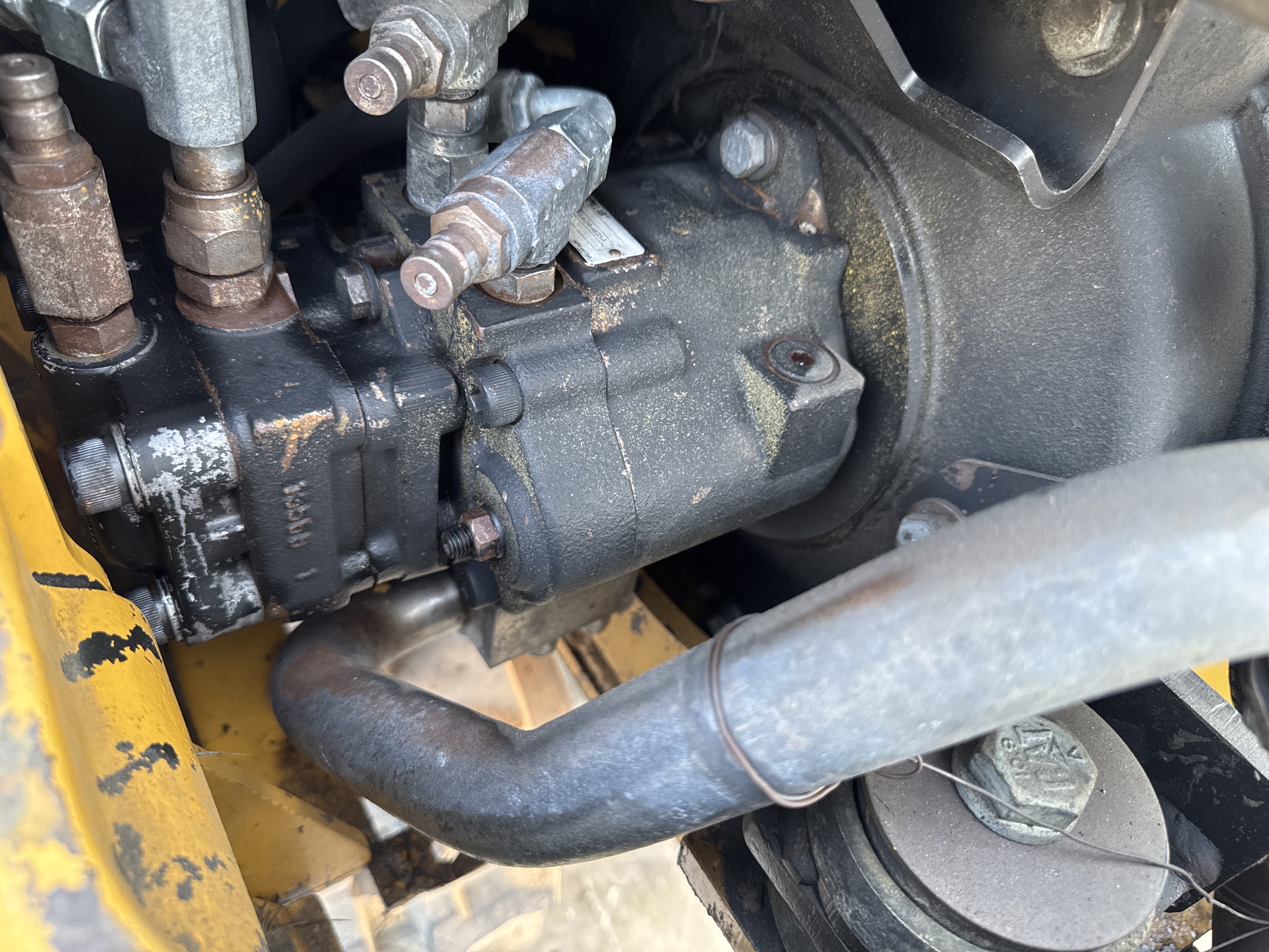 MNX-007-Cat-301.6C-Mini-excavators-inspection-Hydraulics-Hydraulic-hoses-and-lines-2