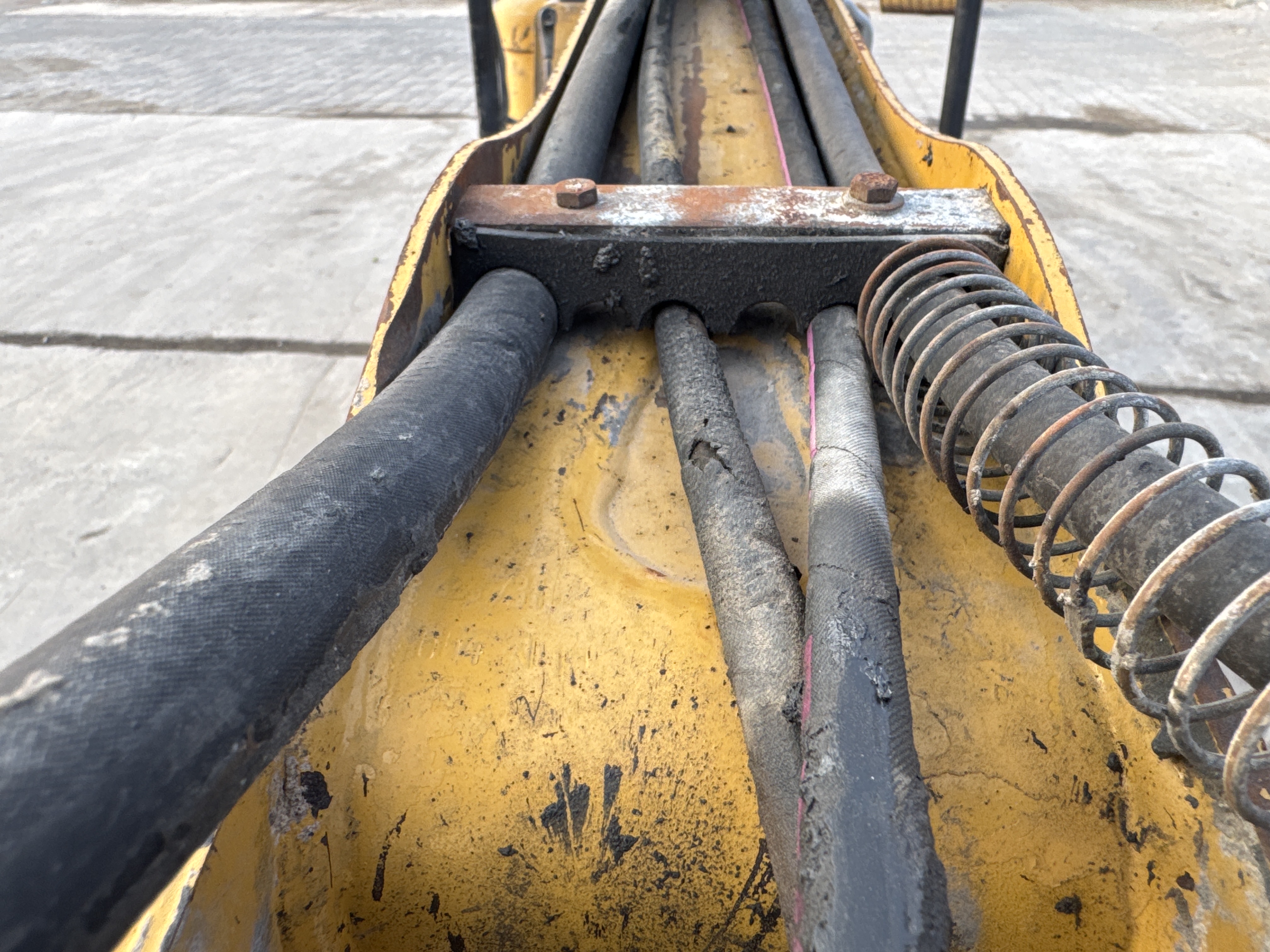 MNX-007-Cat-301.6C-Mini-excavators-inspection-Hydraulics-Hydraulic-hoses-and-lines-2