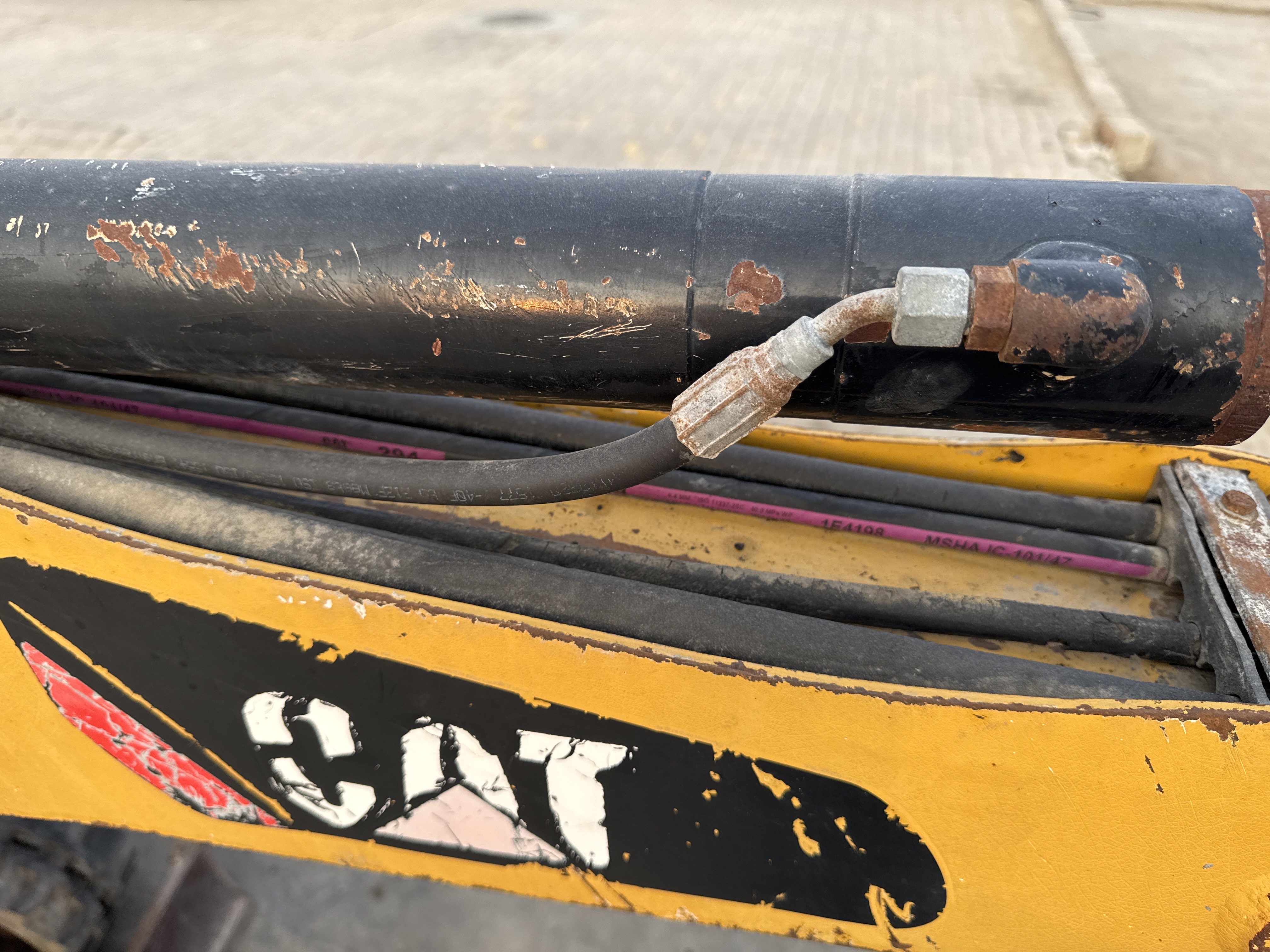 MNX-007-Cat-301.6C-Mini-excavators-inspection-Hydraulics-Hydraulic-hoses-and-lines-2