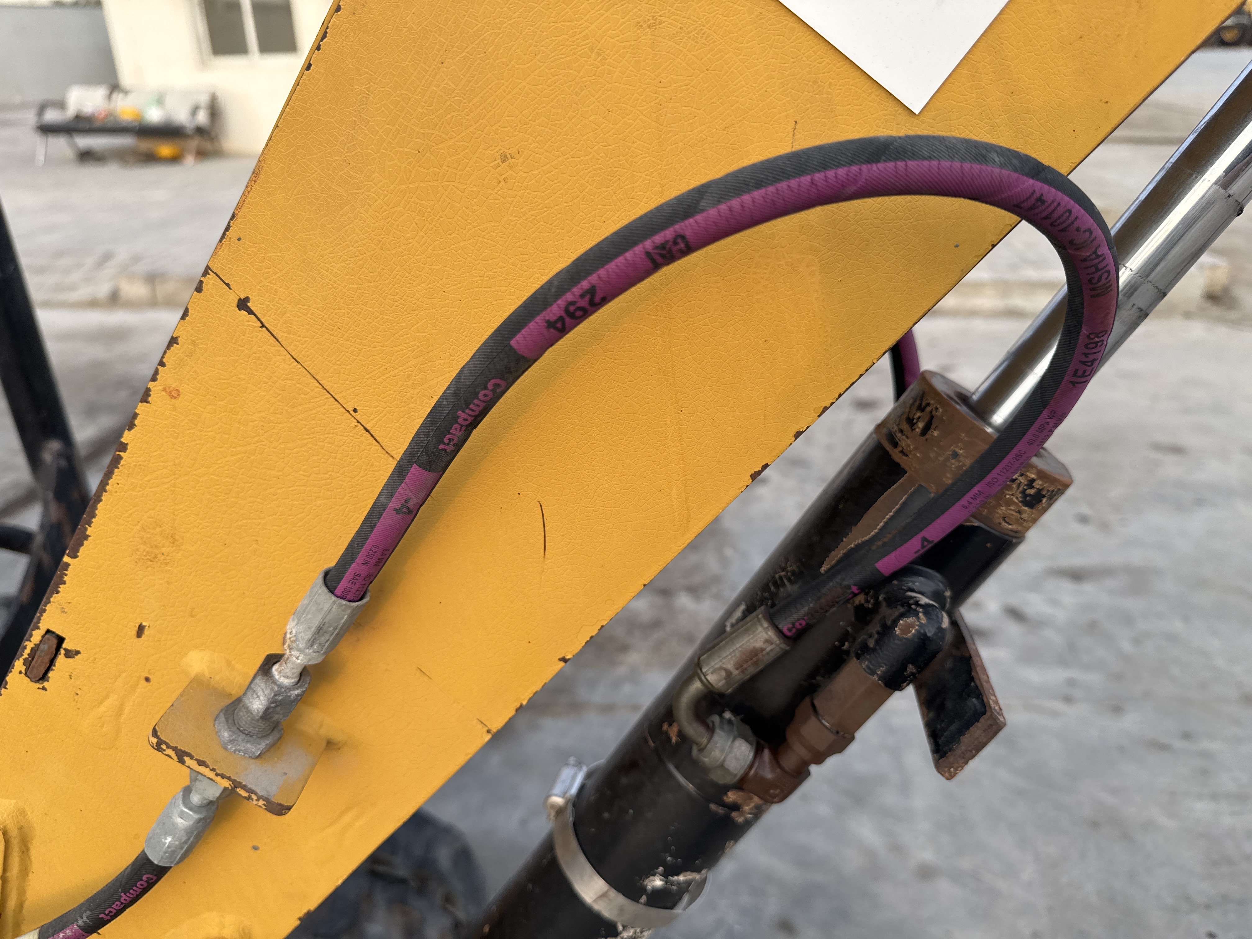 MNX-007-Cat-301.6C-Mini-excavators-inspection-Hydraulics-Hydraulic-hoses-and-lines-2