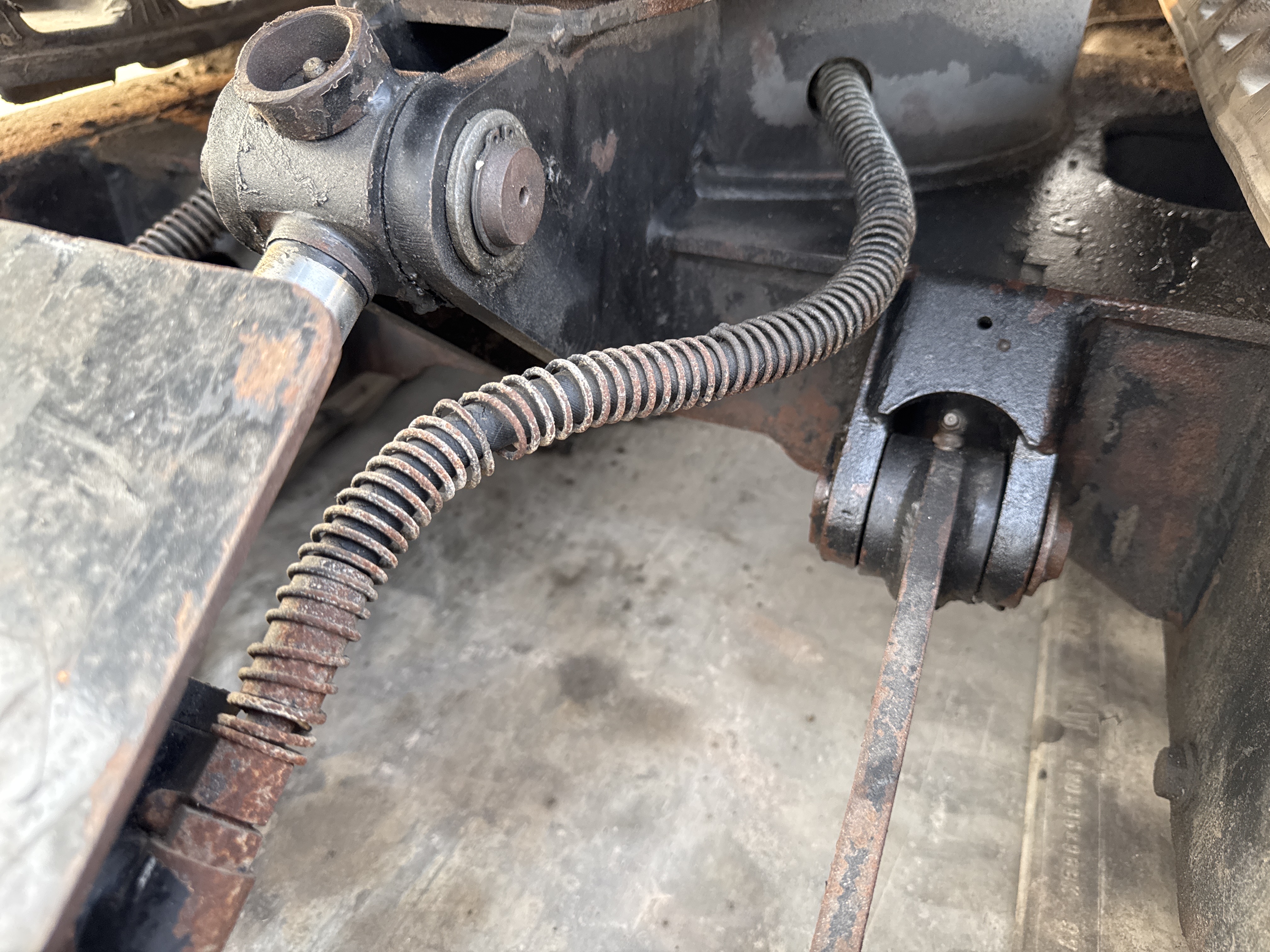 MNX-007-Cat-301.6C-Mini-excavators-inspection-Hydraulics-Hydraulic-hoses-and-lines-5