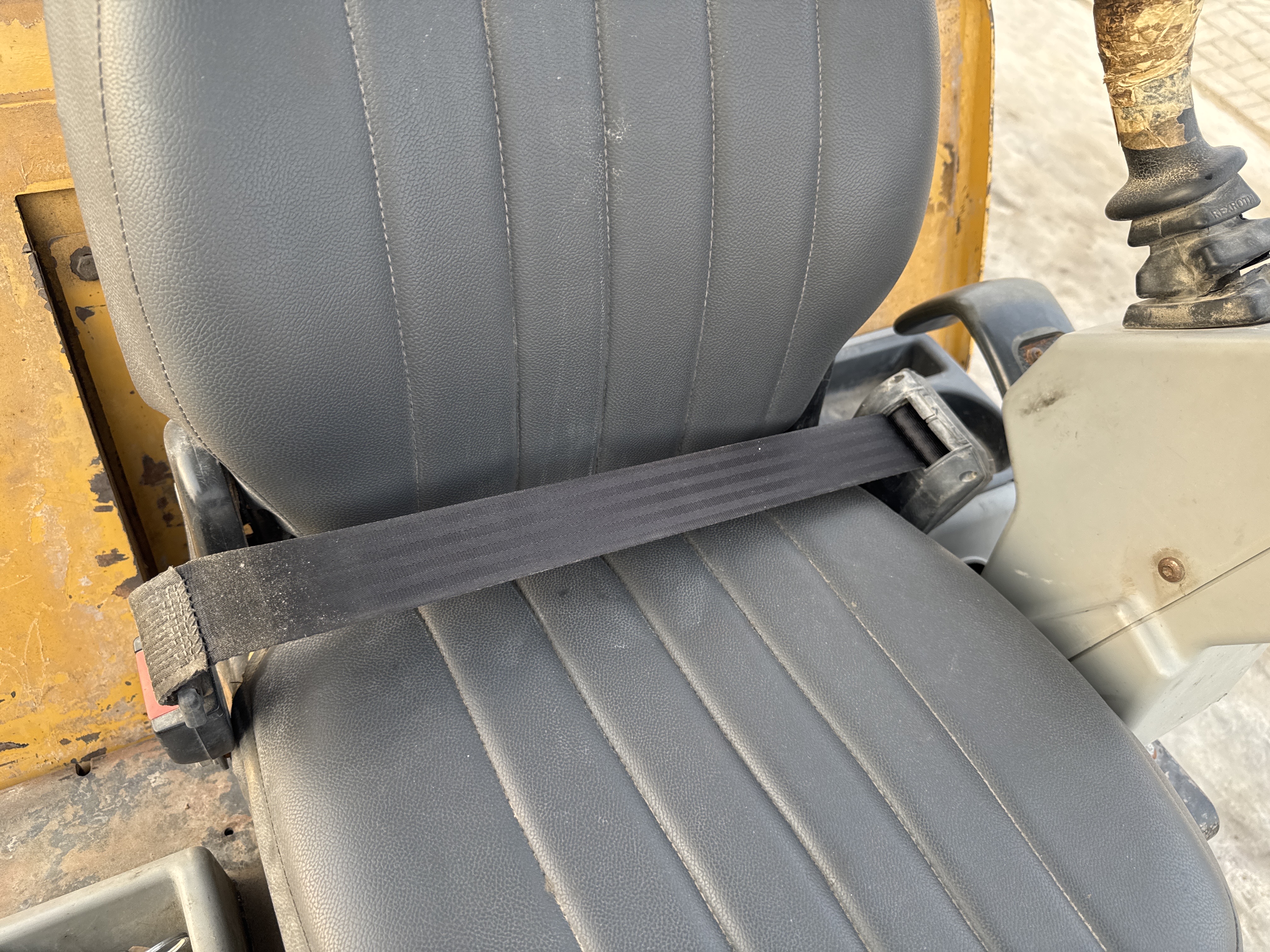 MNX-007-Cat-301.6C-Mini-excavators-inspection-Safety-Seat-belts-2