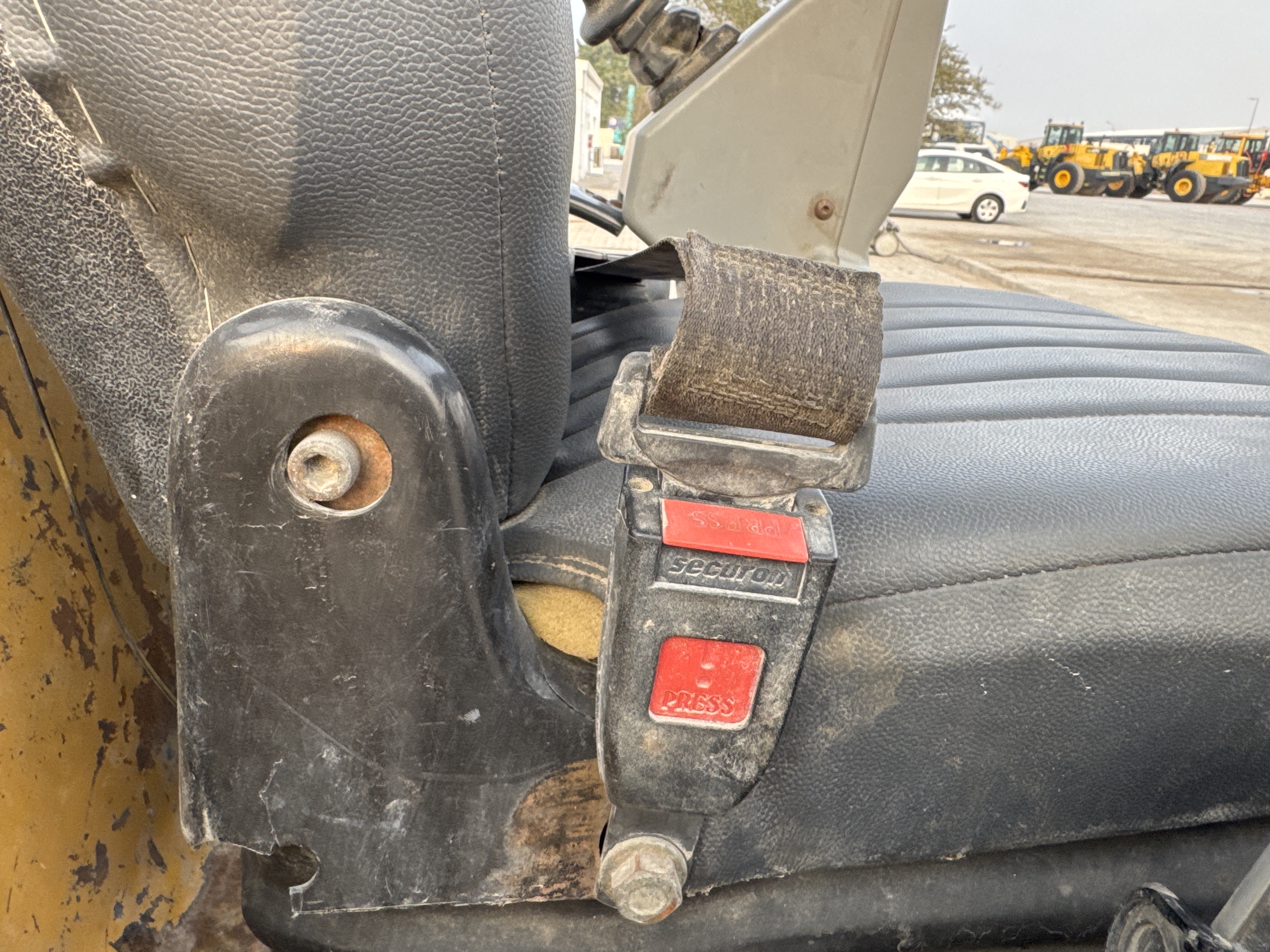 MNX-007-Cat-301.6C-Mini-excavators-inspection-Safety-Seat-belts-2
