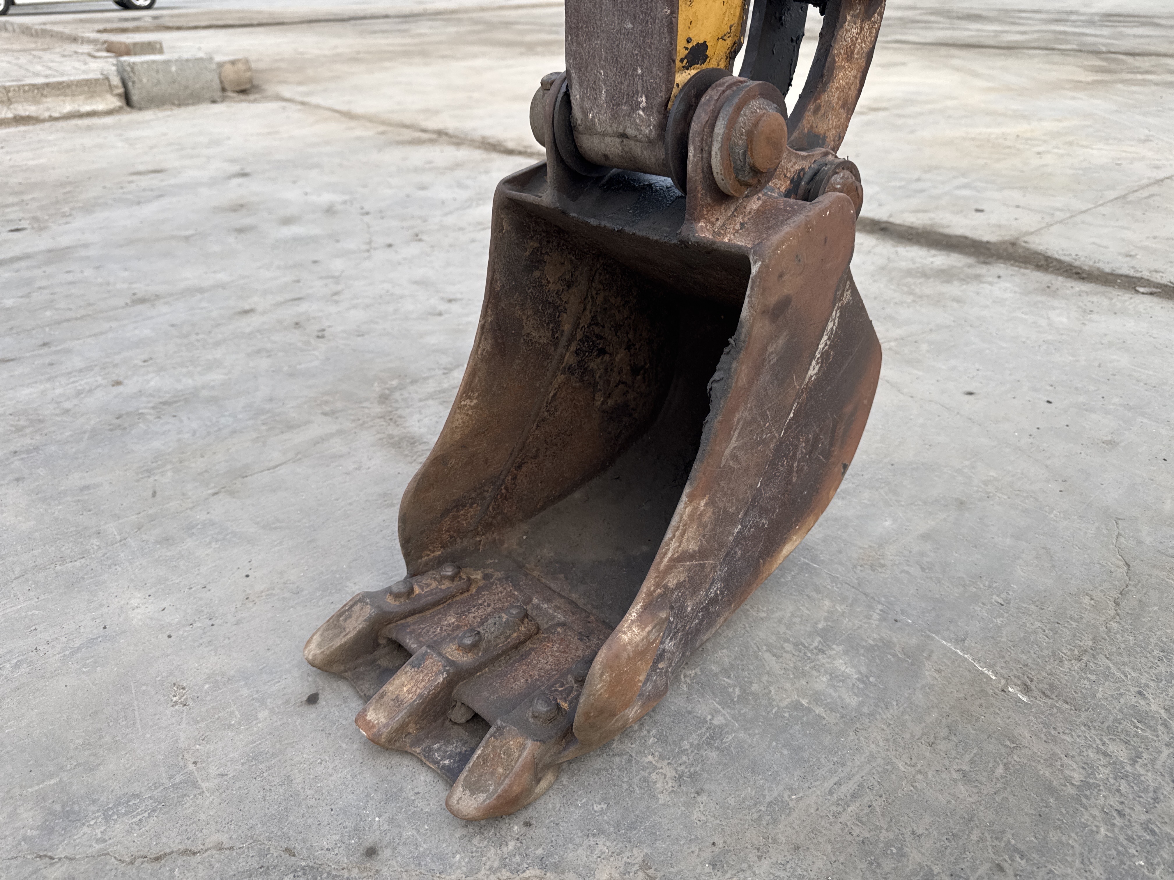 MNX-007-Cat-301.6C-Mini-excavators-inspection-Attachment-Excavator-bucket-2