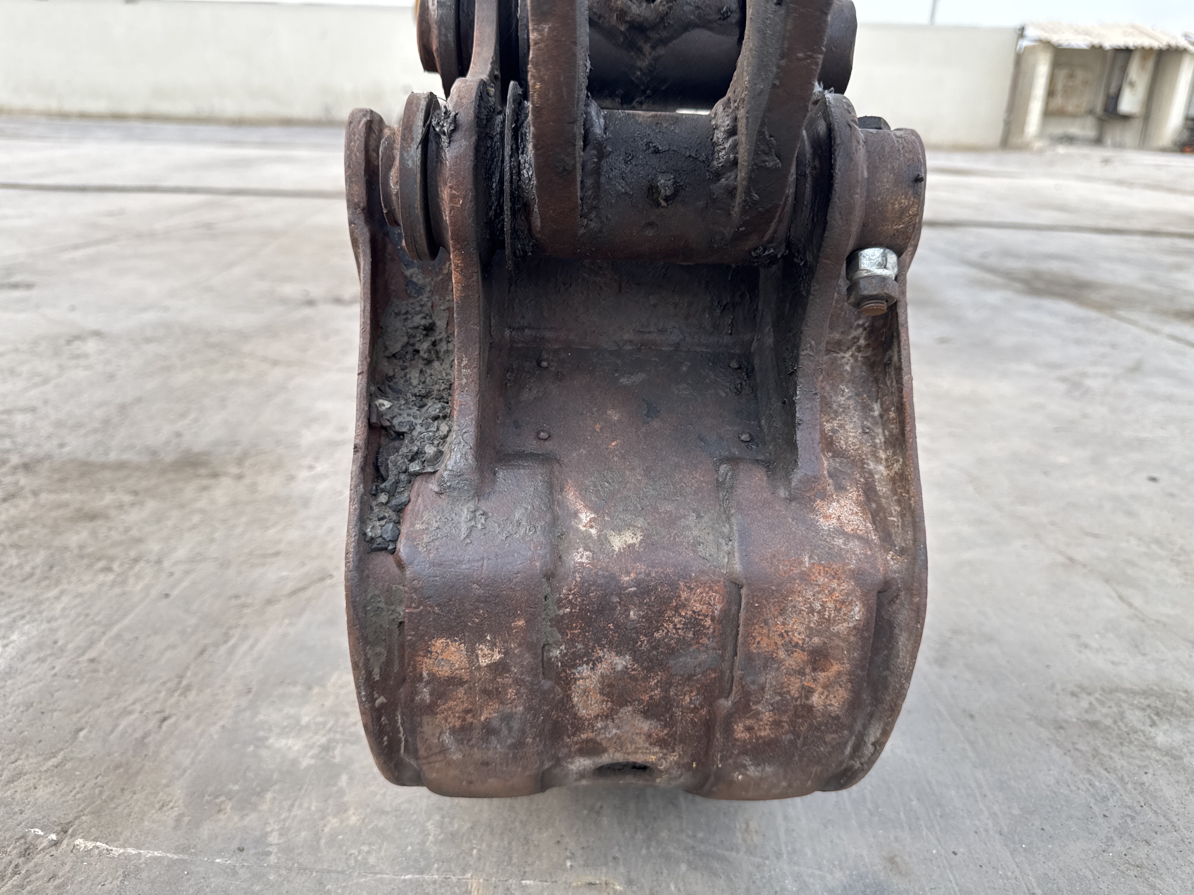 MNX-007-Cat-301.6C-Mini-excavators-inspection-Attachment-Excavator-bucket-2