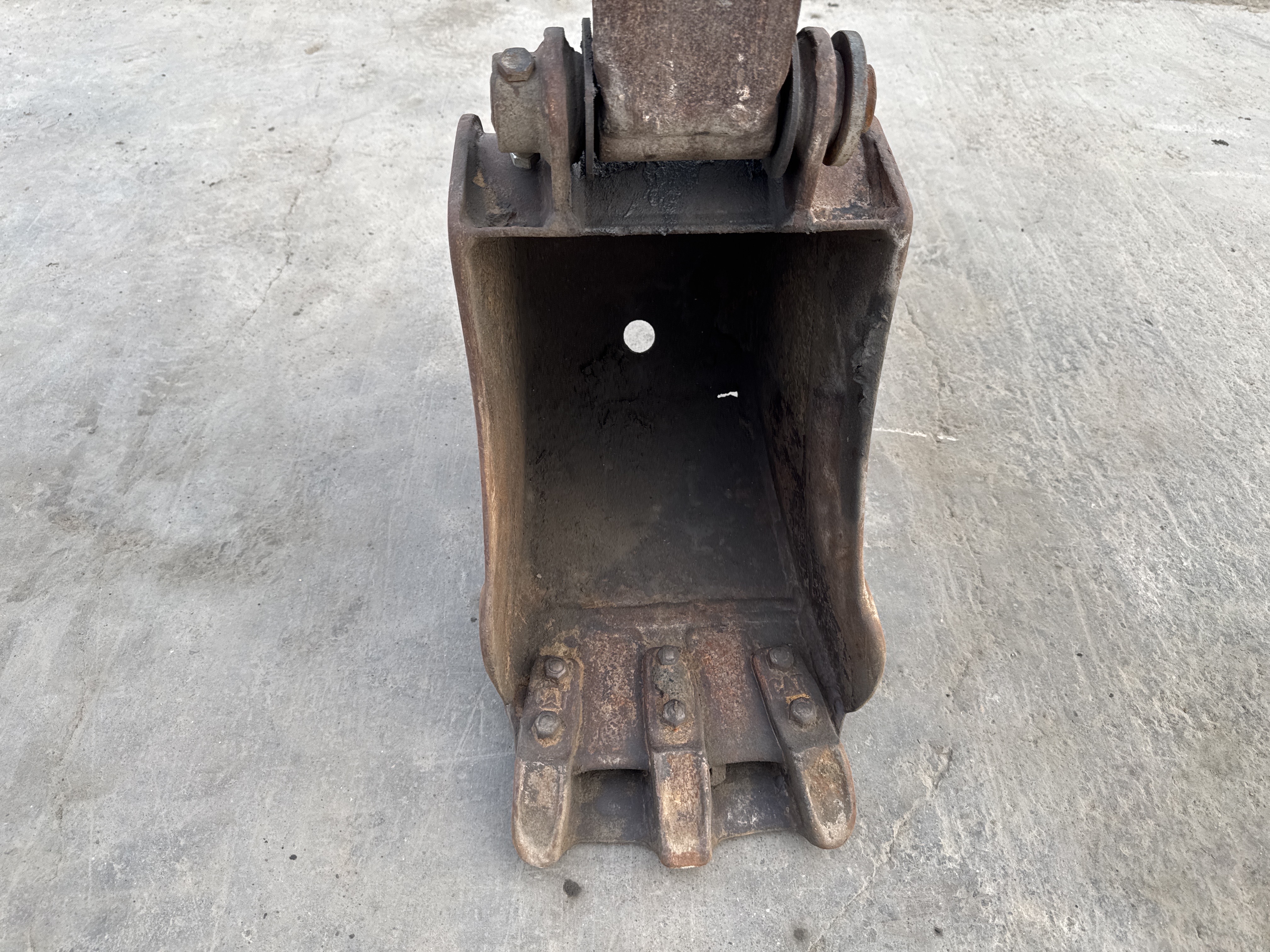 MNX-007-Cat-301.6C-Mini-excavators-inspection-Attachment-Excavator-bucket-2