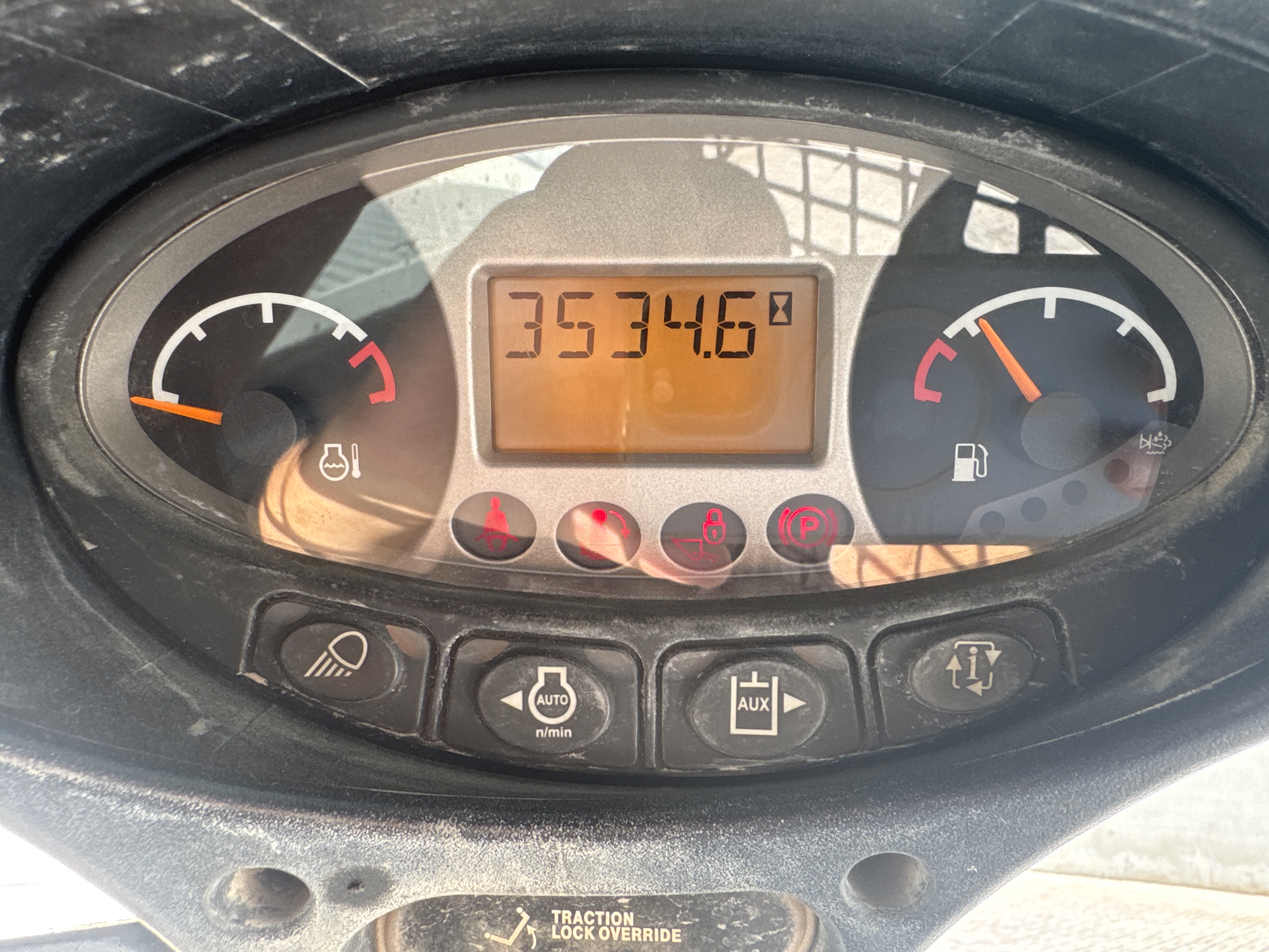 SSL-016-Bobcat-S510-Skid-steer-loaders-inspection-General-Hour-meter-2
