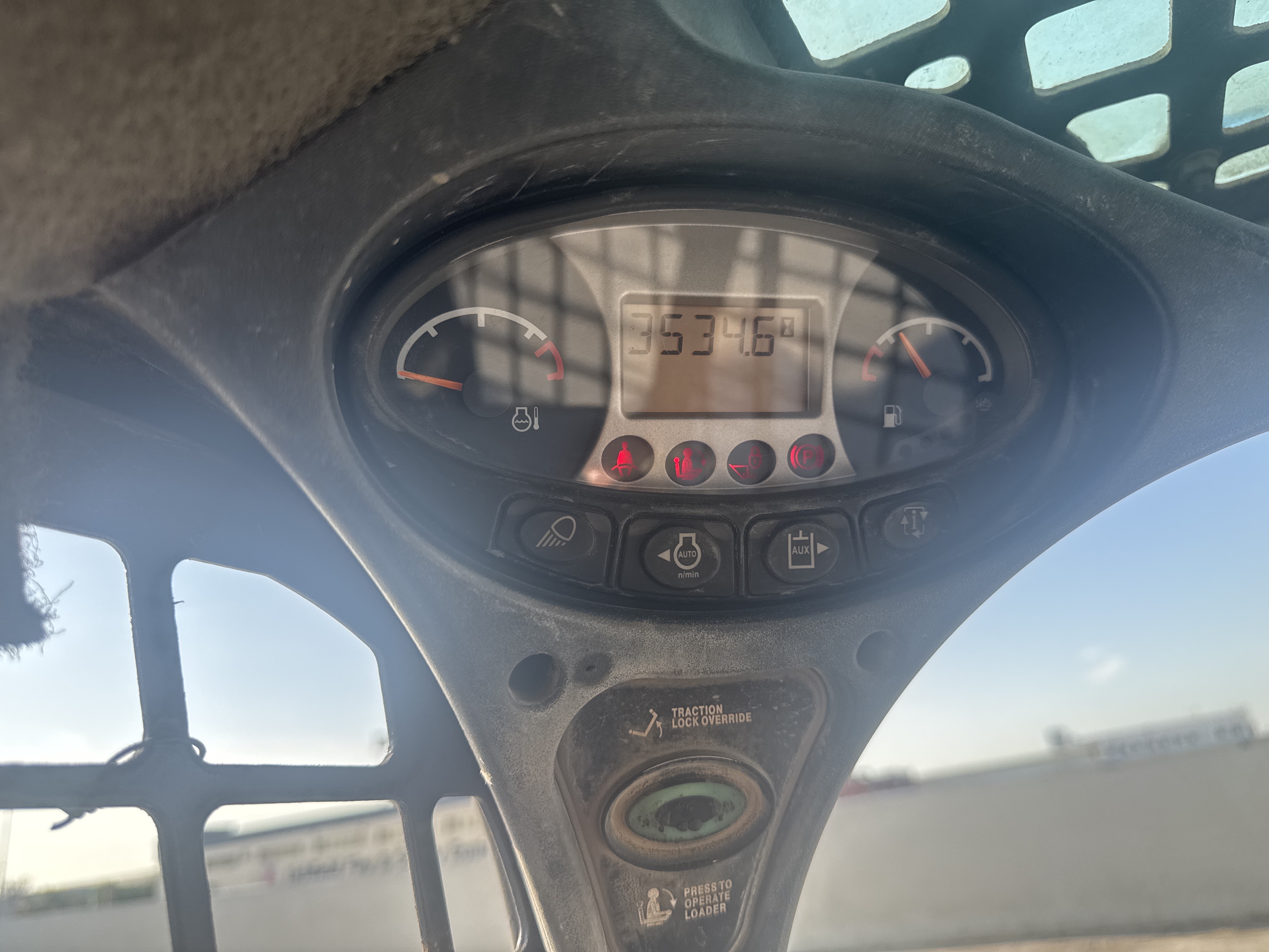 SSL-016-Bobcat-S510-Skid-steer-loaders-inspection-Cabin-Electronic-instrument-board-2