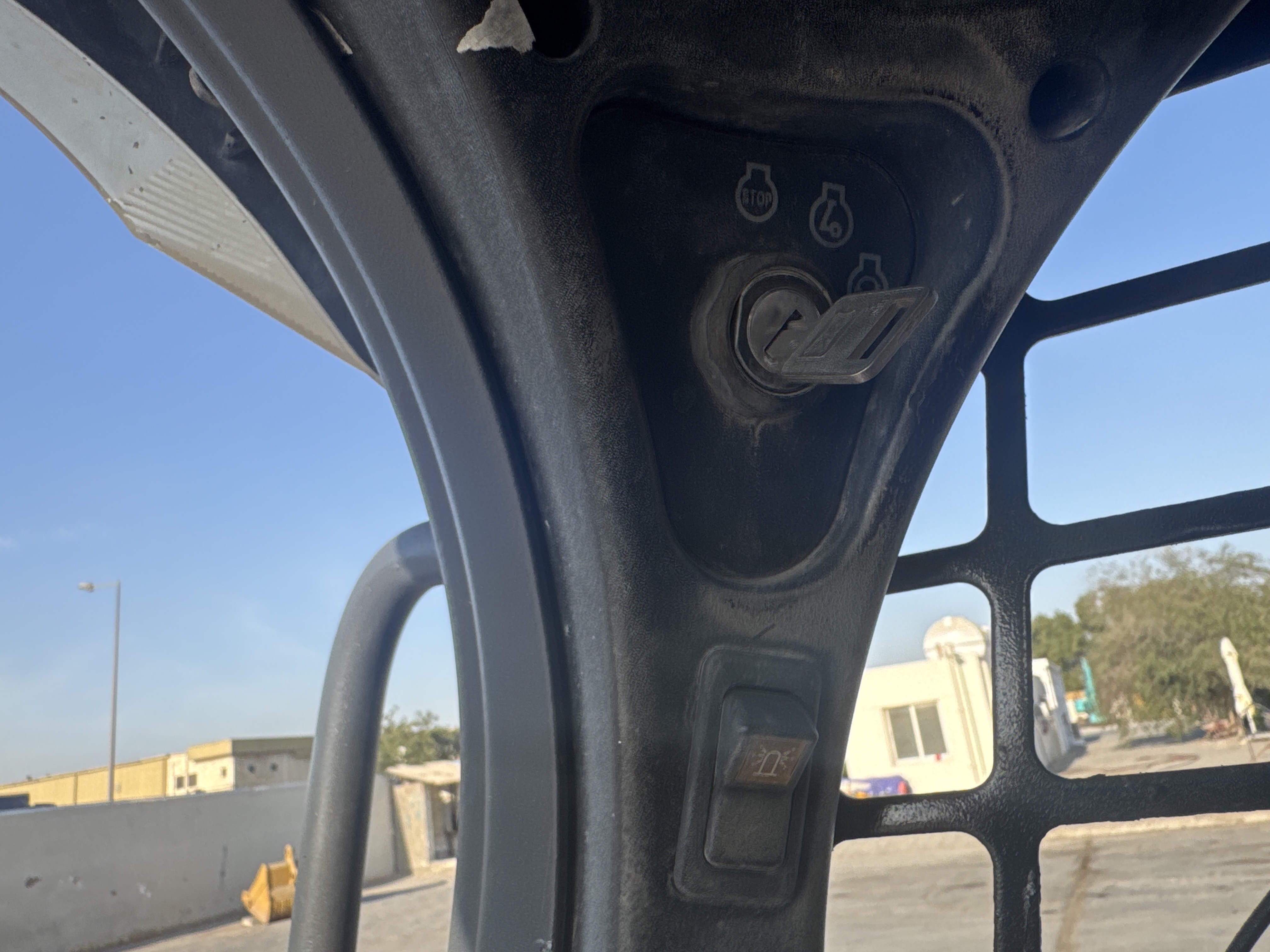 SSL-016-Bobcat-S510-Skid-steer-loaders-inspection-Cabin-Electronic-instrument-board-2