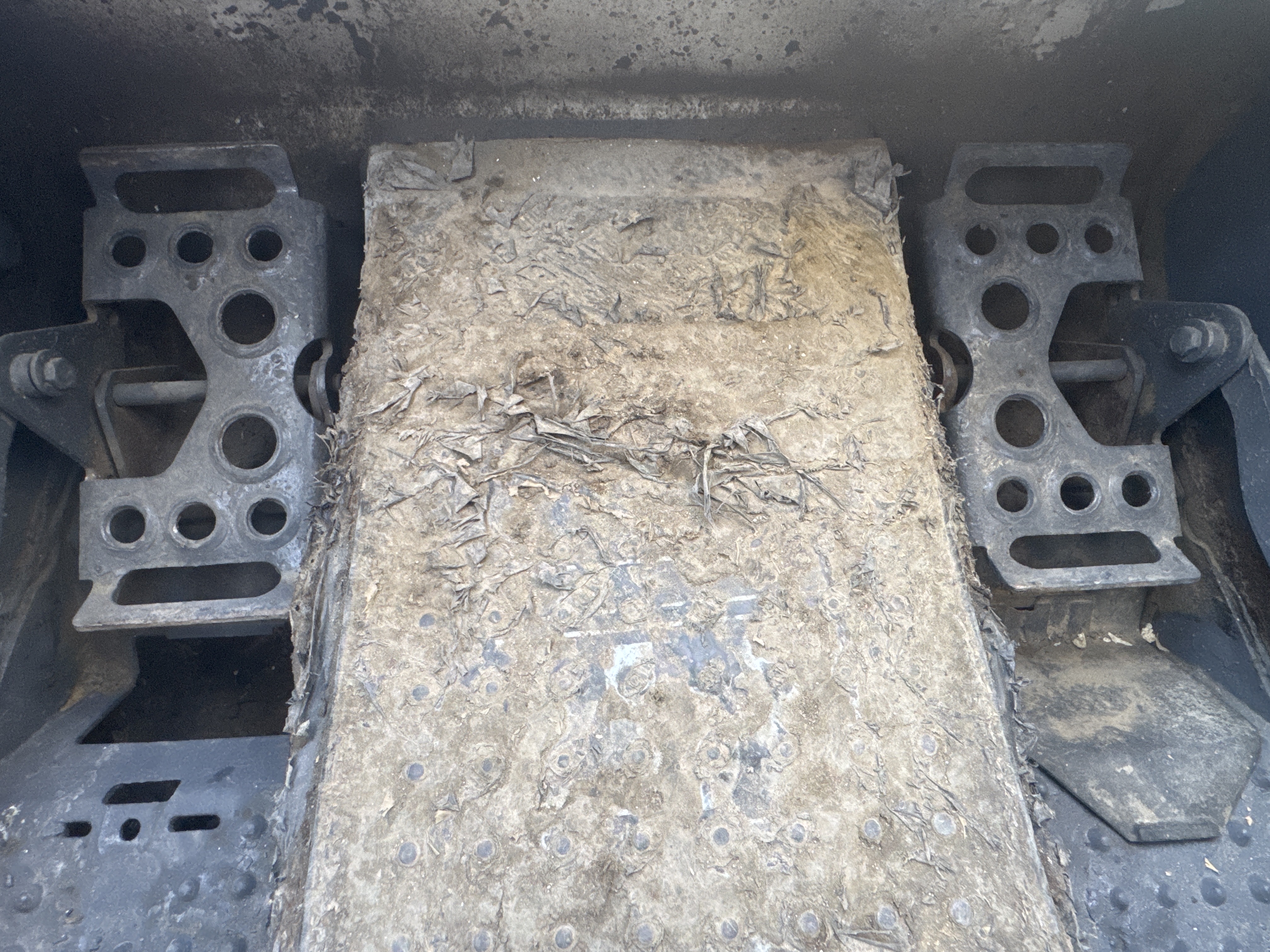 SSL-016-Bobcat-S510-Skid-steer-loaders-inspection-Cabin-Pedals-2