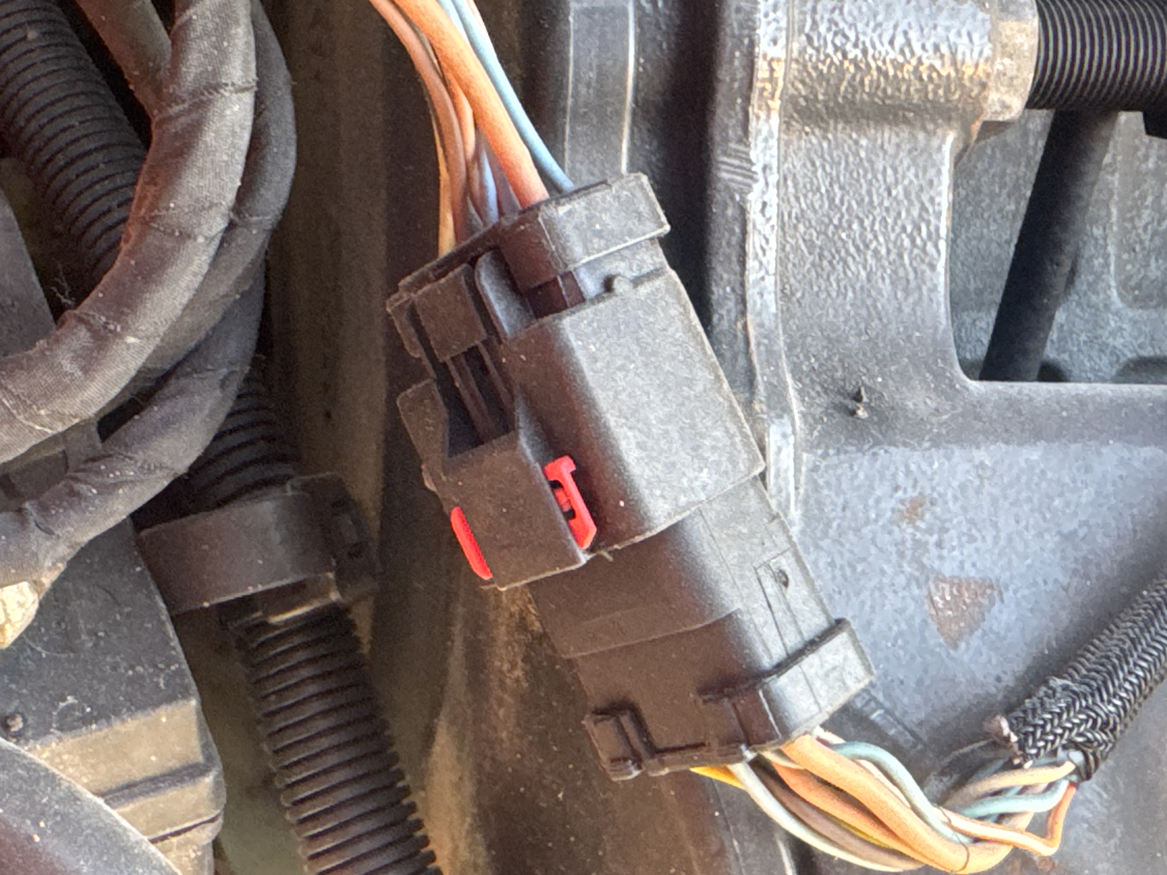 SSL-016-Bobcat-S510-Skid-steer-loaders-inspection-Electronics-Main-harness-2