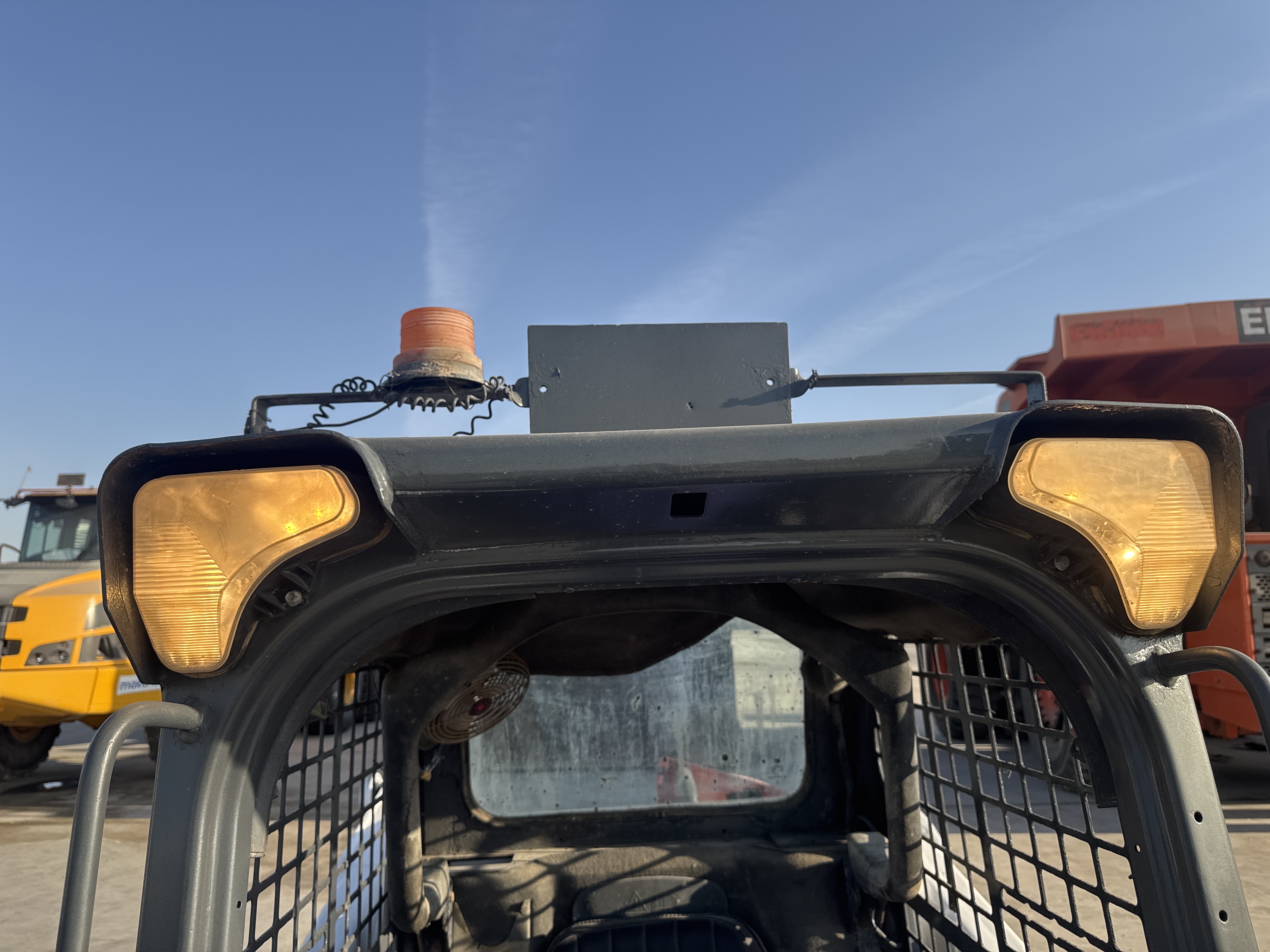 SSL-016-Bobcat-S510-Skid-steer-loaders-inspection-Electronics-Lights-and-signals-2