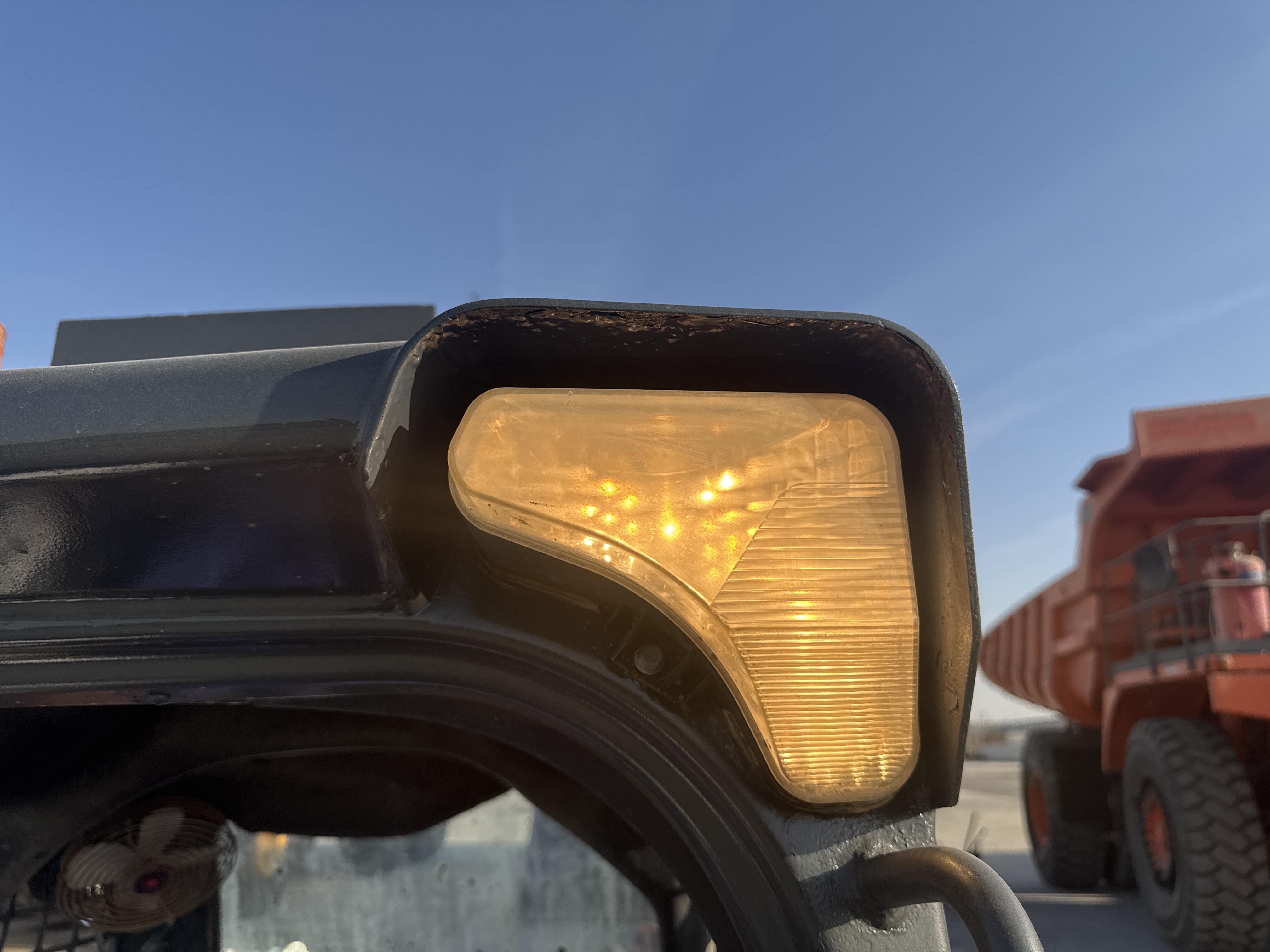 SSL-016-Bobcat-S510-Skid-steer-loaders-inspection-Electronics-Lights-and-signals-2