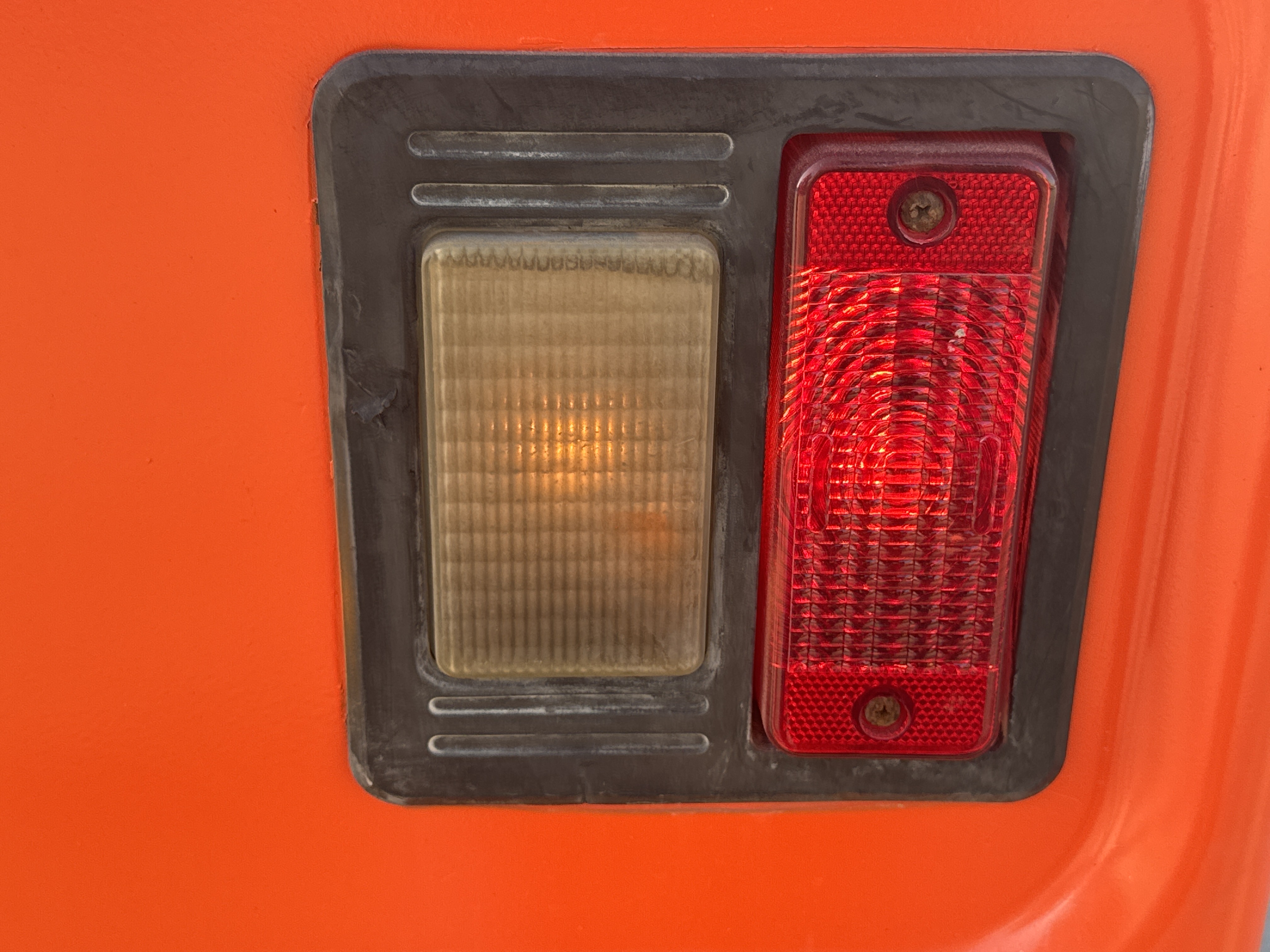 SSL-016-Bobcat-S510-Skid-steer-loaders-inspection-Electronics-Lights-and-signals-2
