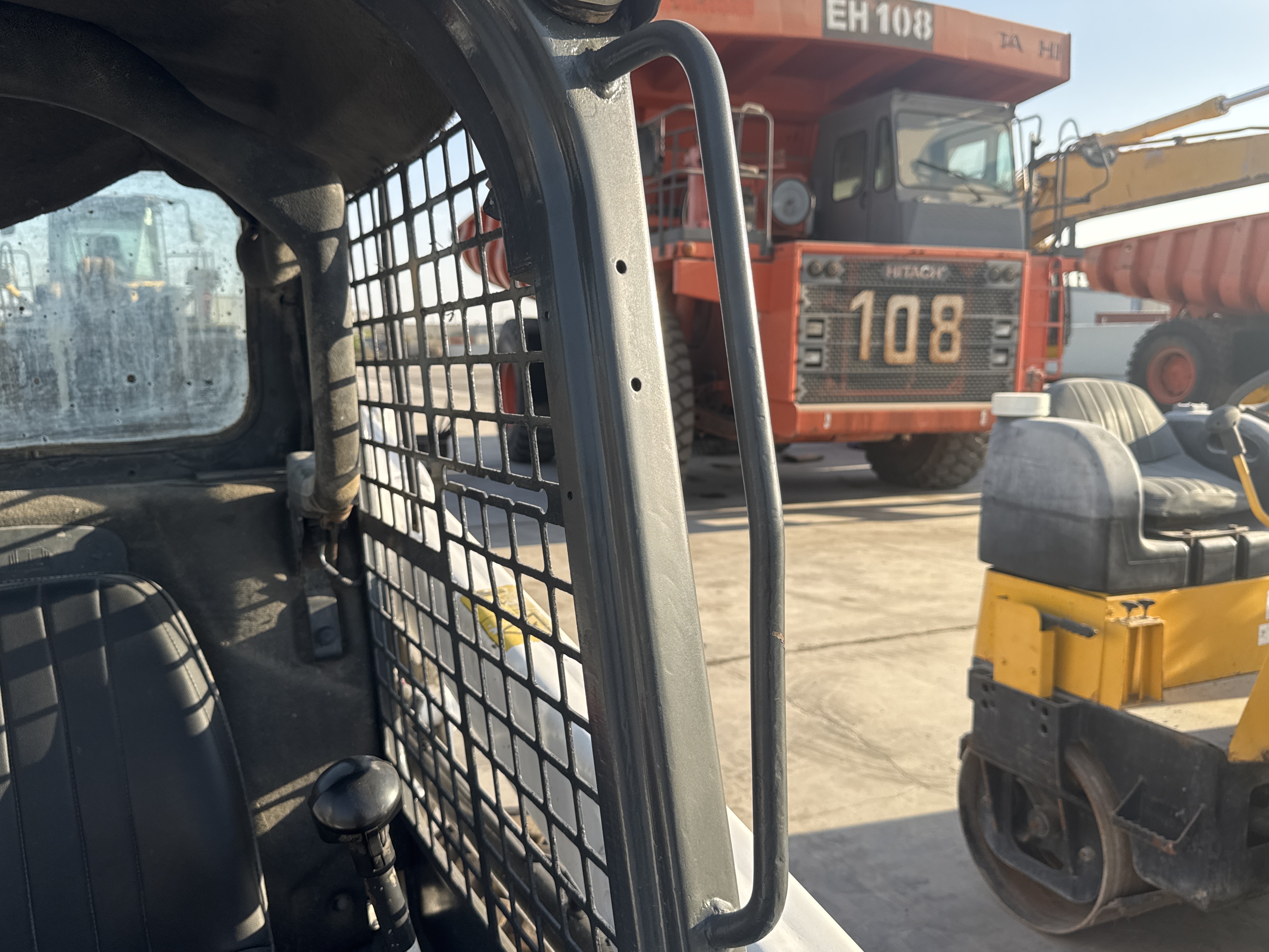 SSL-016-Bobcat-S510-Skid-steer-loaders-inspection-Structure-Handrails-2