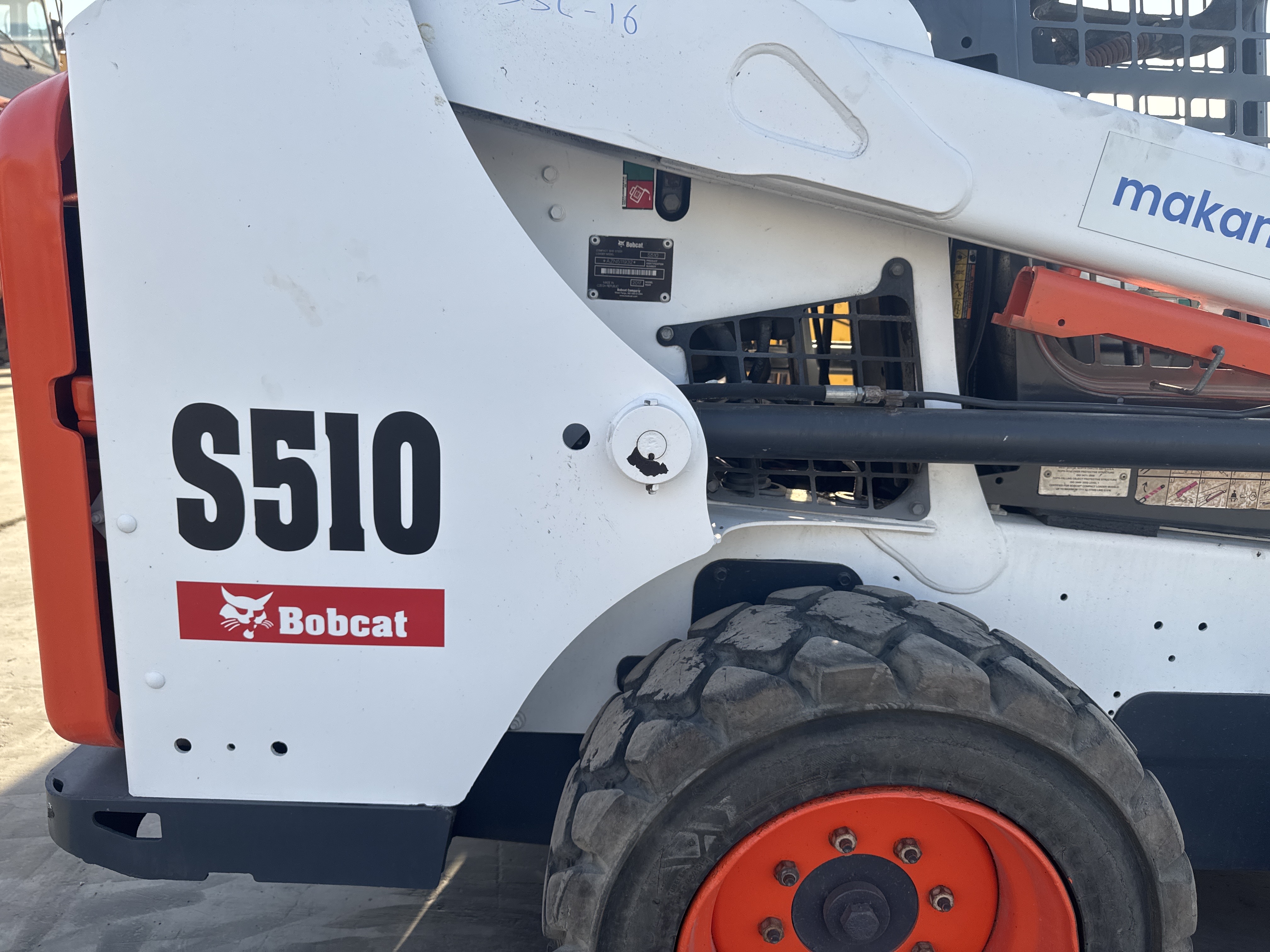 SSL-016-Bobcat-S510-Skid-steer-loaders-inspection-Structure-Paint-2