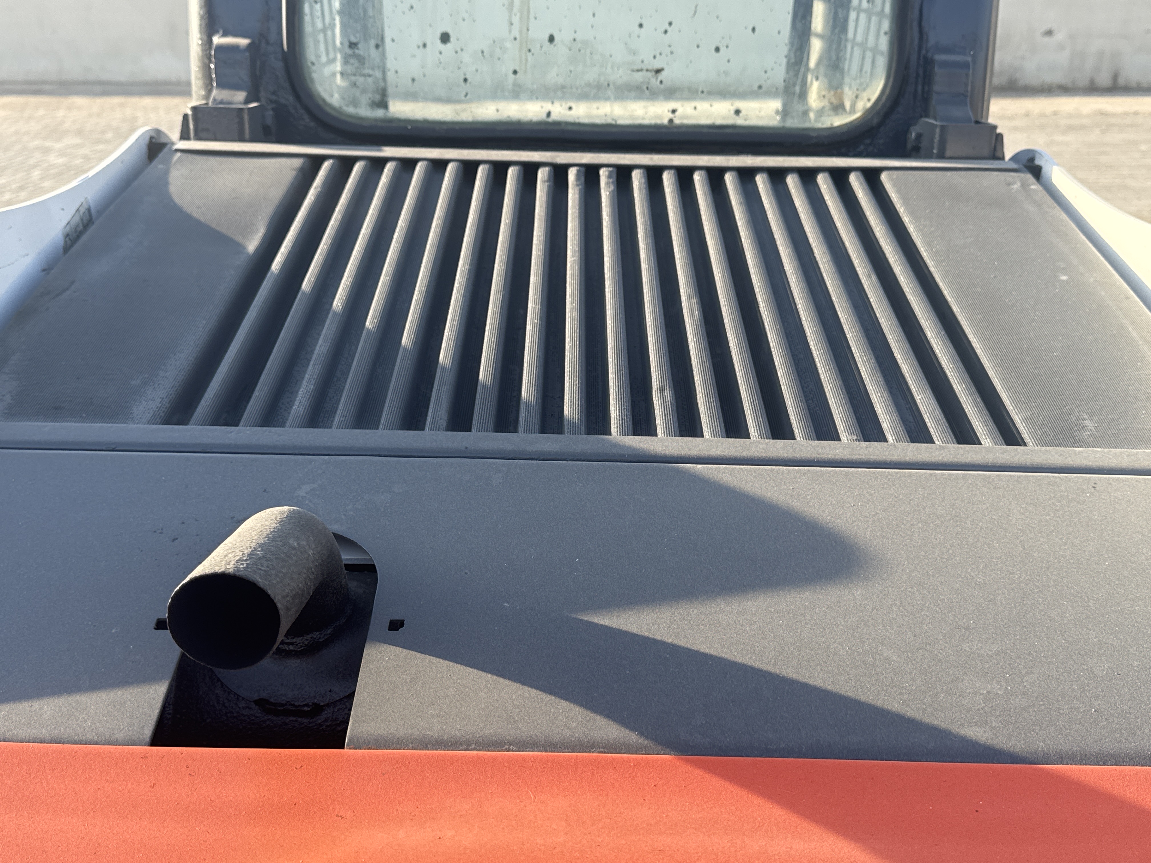 SSL-016-Bobcat-S510-Skid-steer-loaders-inspection-Structure-Sheet-metal-(fiberglass)-2