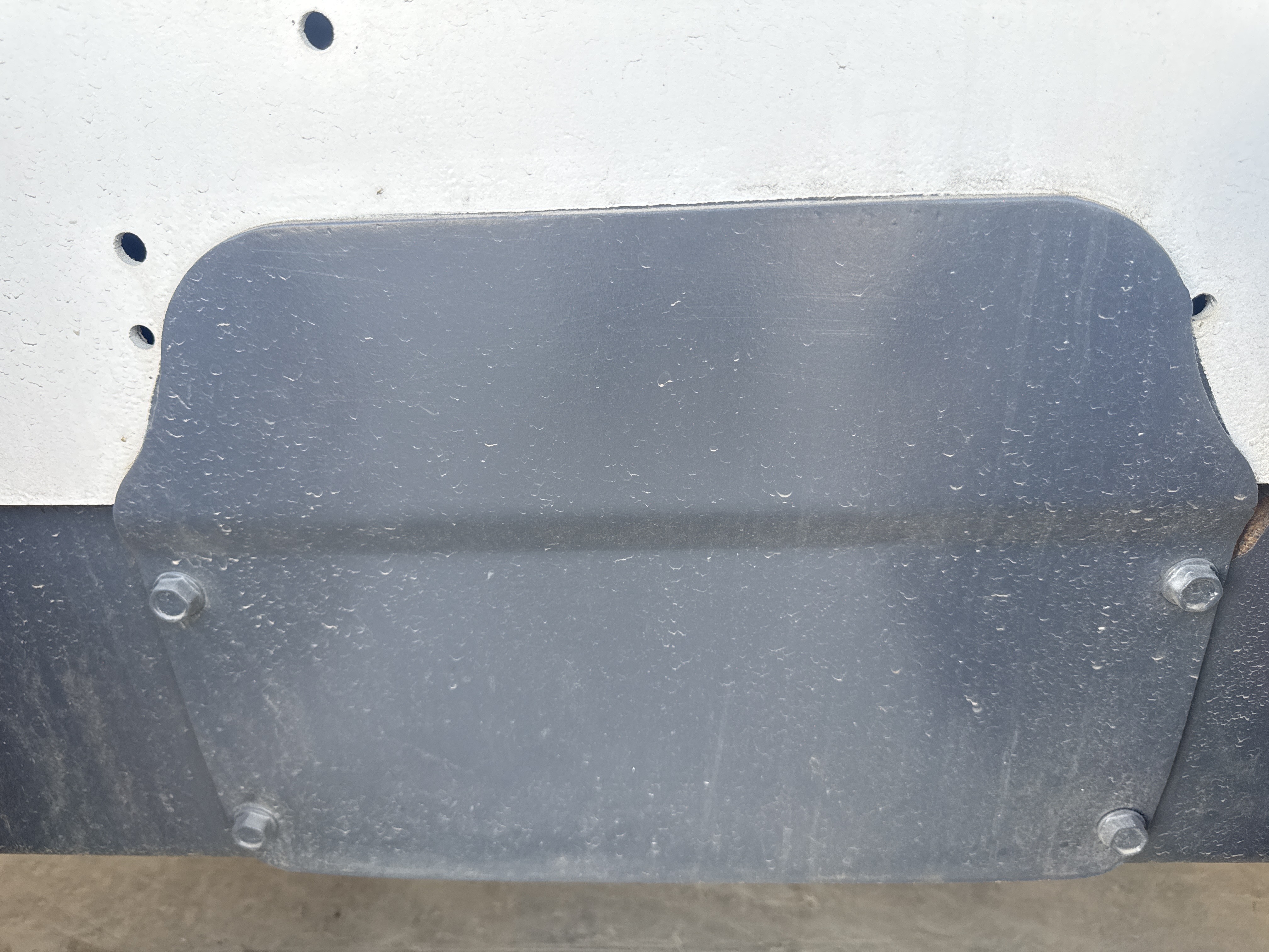 SSL-016-Bobcat-S510-Skid-steer-loaders-inspection-Structure-Sheet-metal-(fiberglass)-2