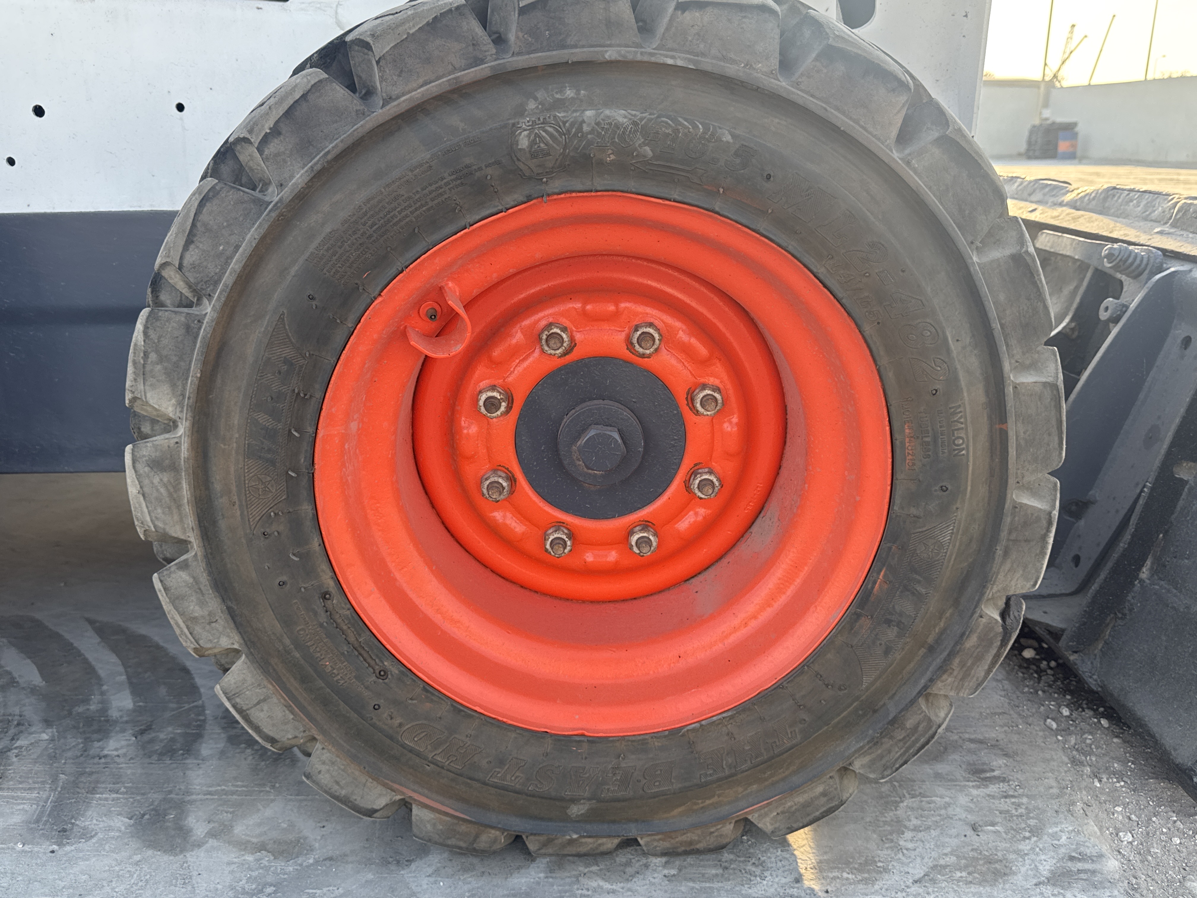 SSL-016-Bobcat-S510-Skid-steer-loaders-inspection-Chassis-Right-front-tire-/-wheel-hub---condition-2