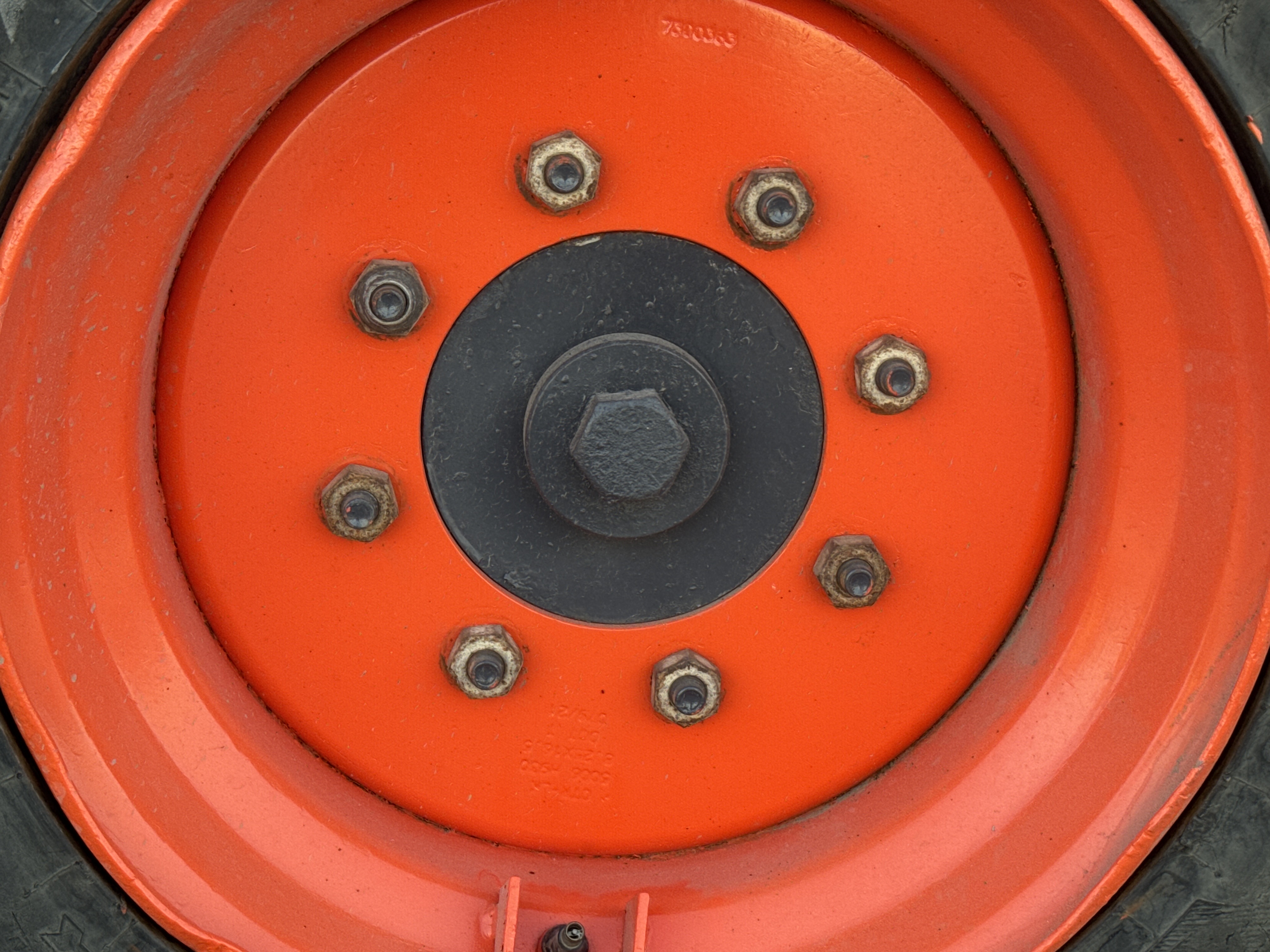 SSL-016-Bobcat-S510-Skid-steer-loaders-inspection-Chassis-Right-rear-tire-/-wheel-hub---condition-2