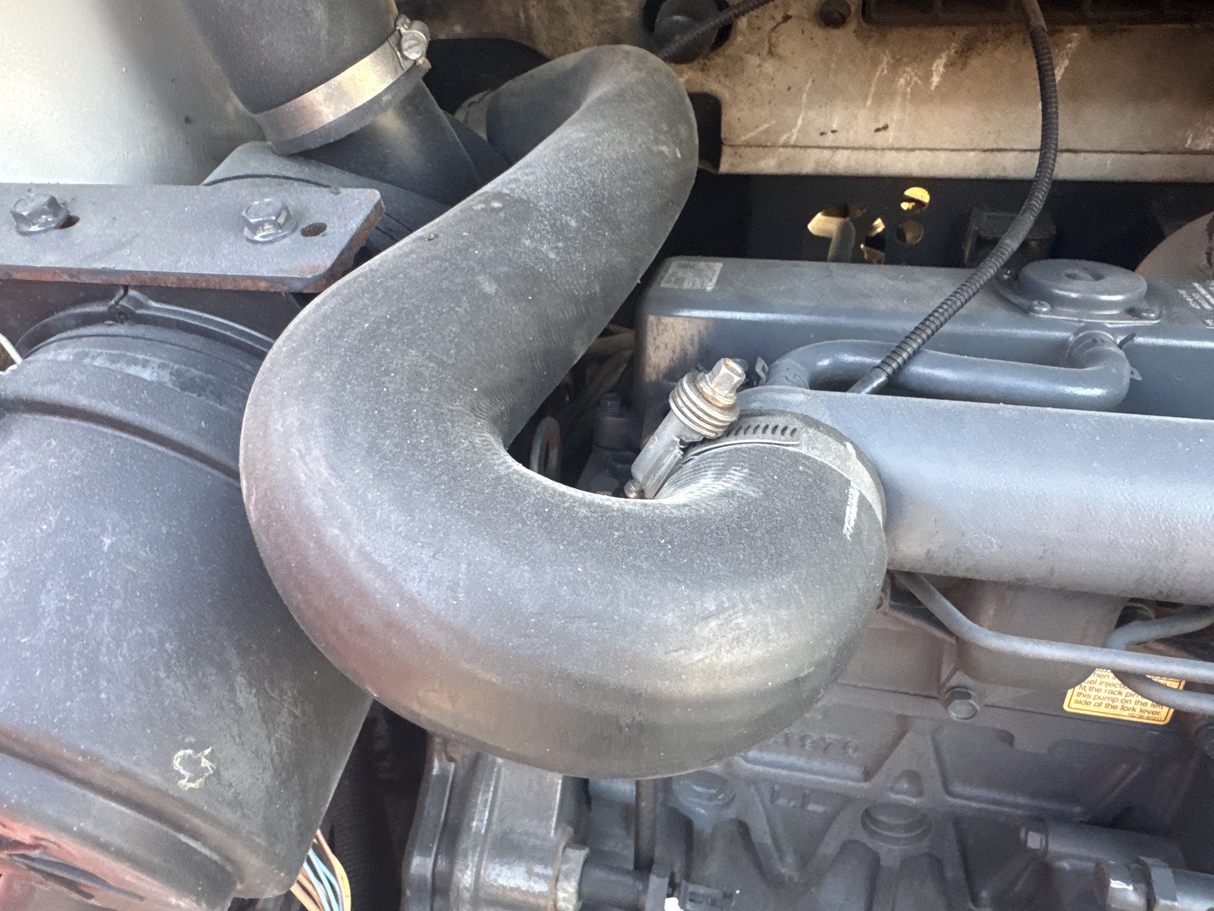 SSL-016-Bobcat-S510-Skid-steer-loaders-inspection-Engine-Hoses-2