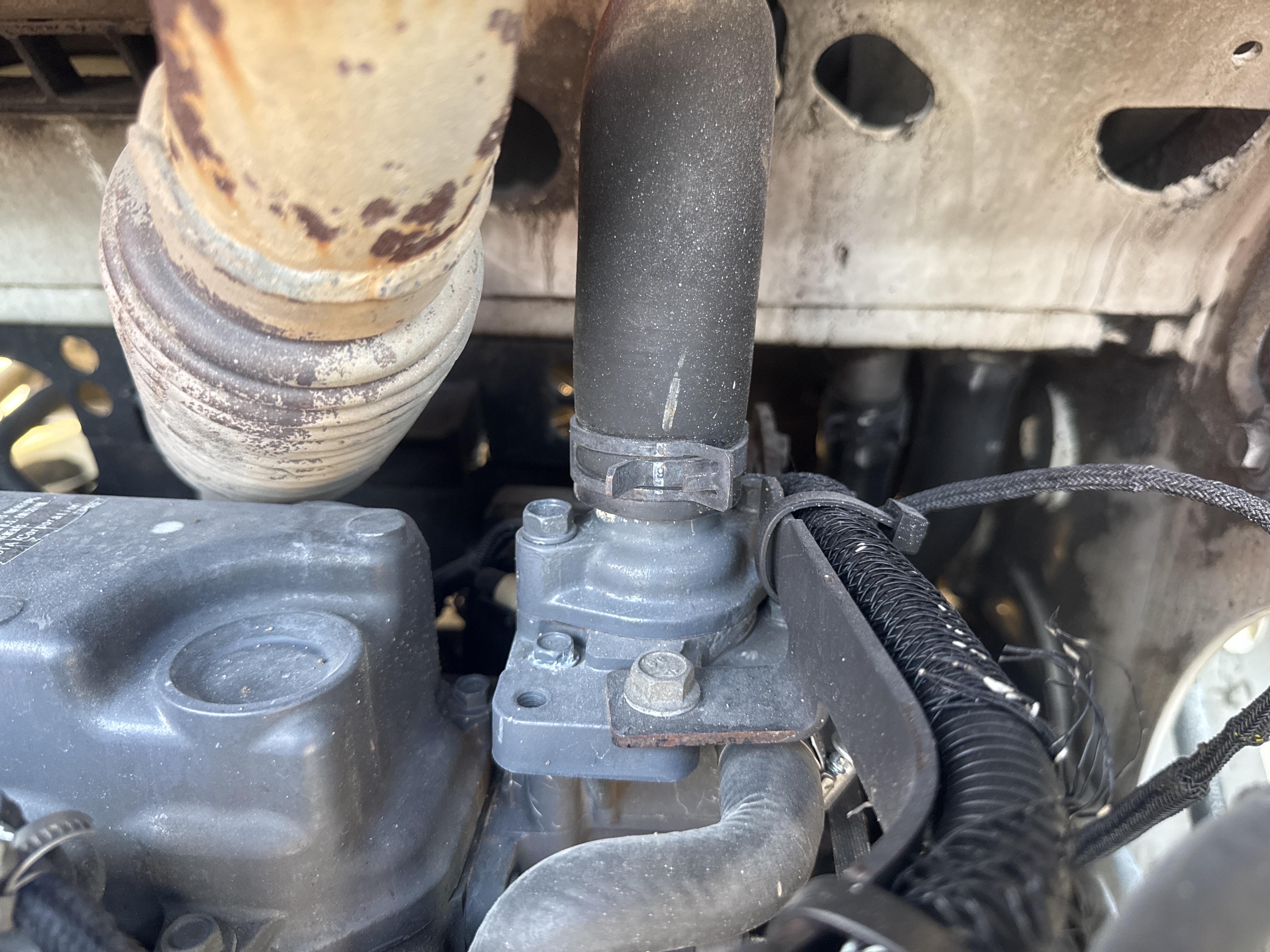 SSL-016-Bobcat-S510-Skid-steer-loaders-inspection-Engine-Hoses-2