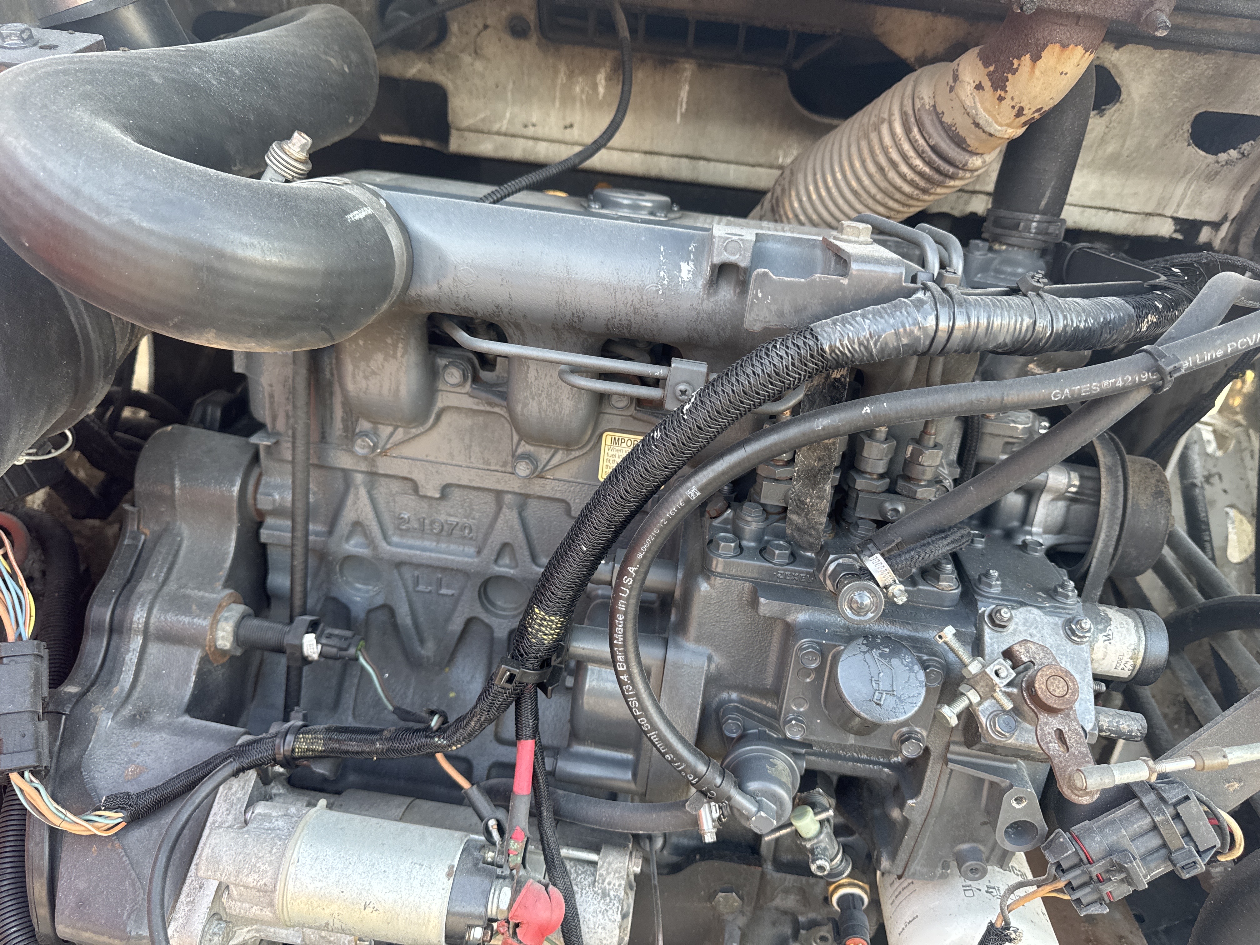SSL-016-Bobcat-S510-Skid-steer-loaders-inspection-Engine-Hoses-2