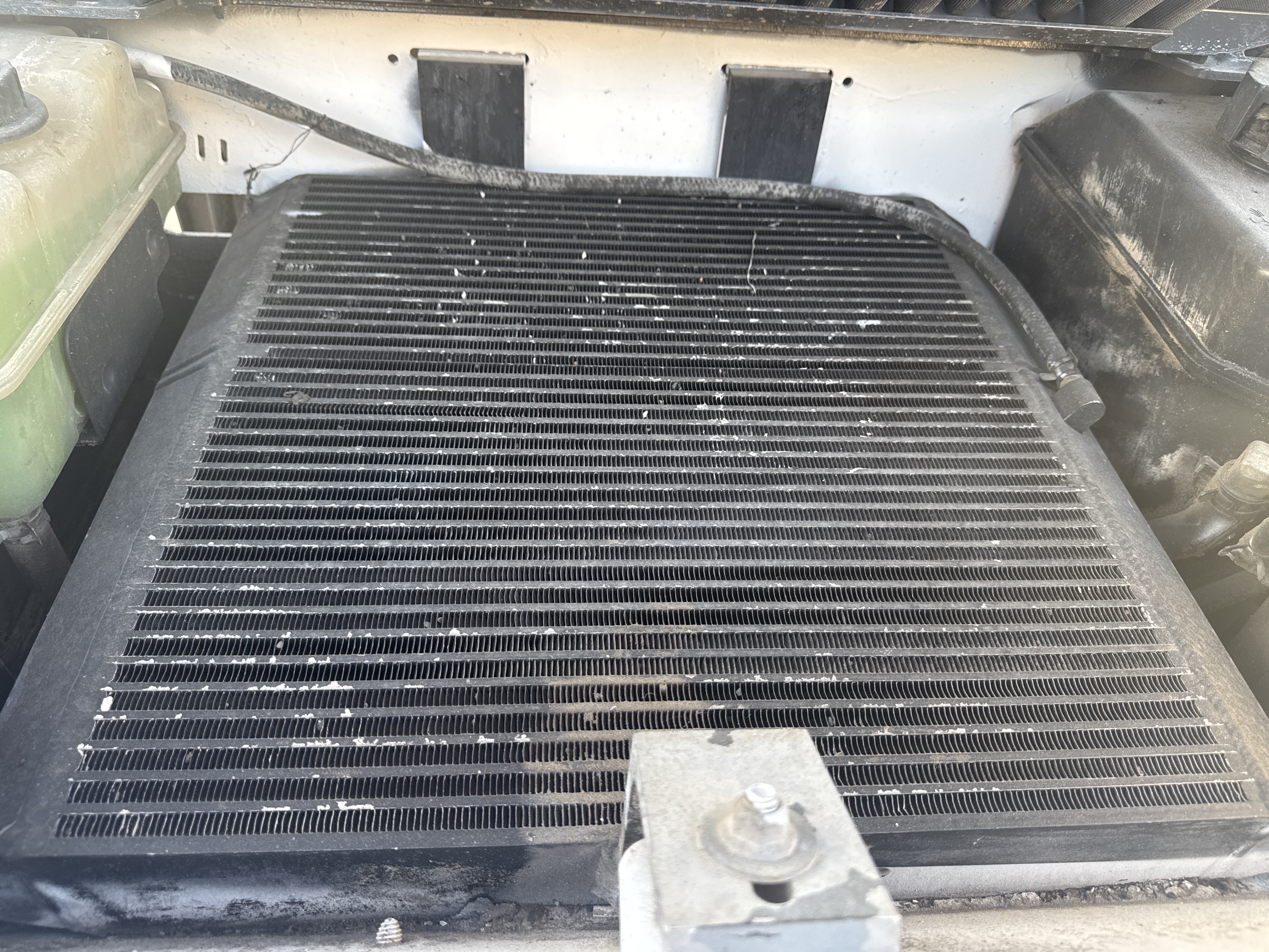 SSL-016-Bobcat-S510-Skid-steer-loaders-inspection-Engine-Radiator,-oil-cooler-and-air-cooler-2