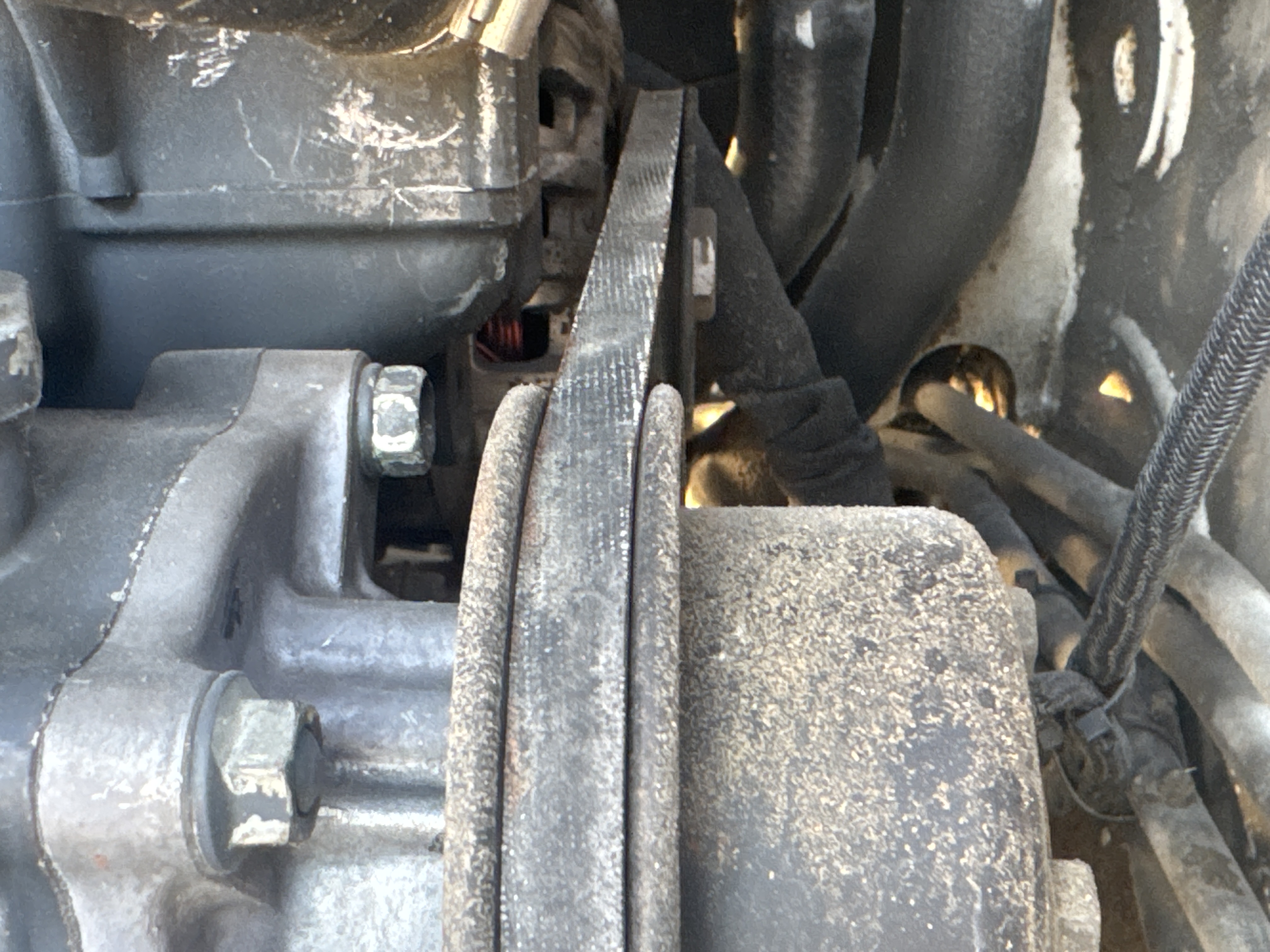 SSL-016-Bobcat-S510-Skid-steer-loaders-inspection-Engine-Belt-2