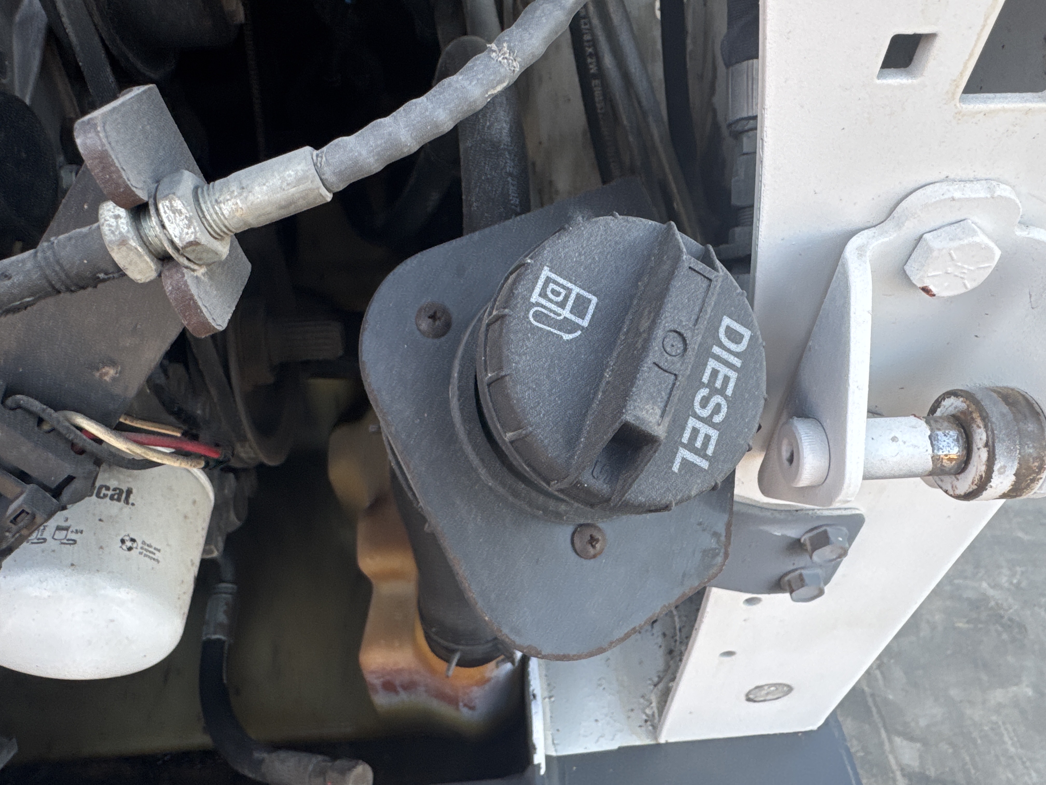 SSL-016-Bobcat-S510-Skid-steer-loaders-inspection-Engine-Fuel-tank-2