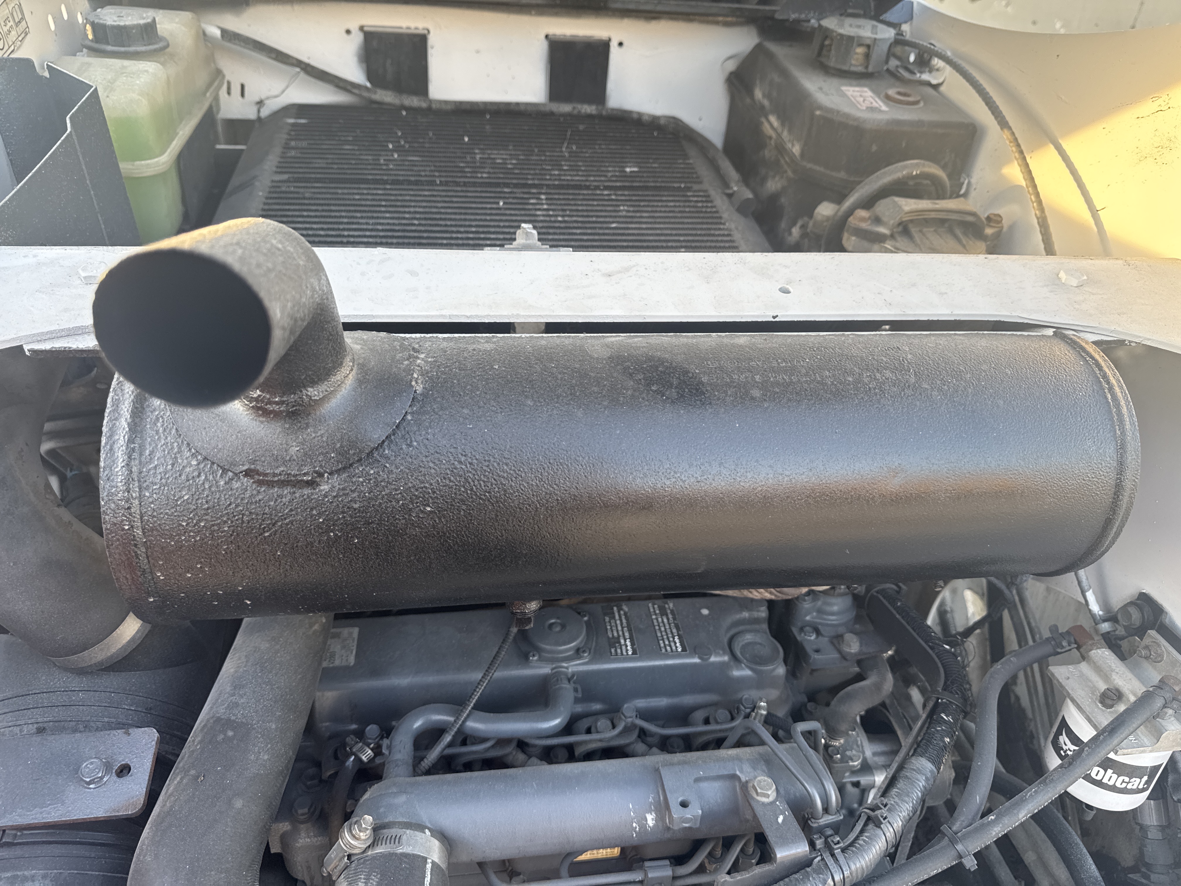 SSL-016-Bobcat-S510-Skid-steer-loaders-inspection-Engine-Exhaust-system-2