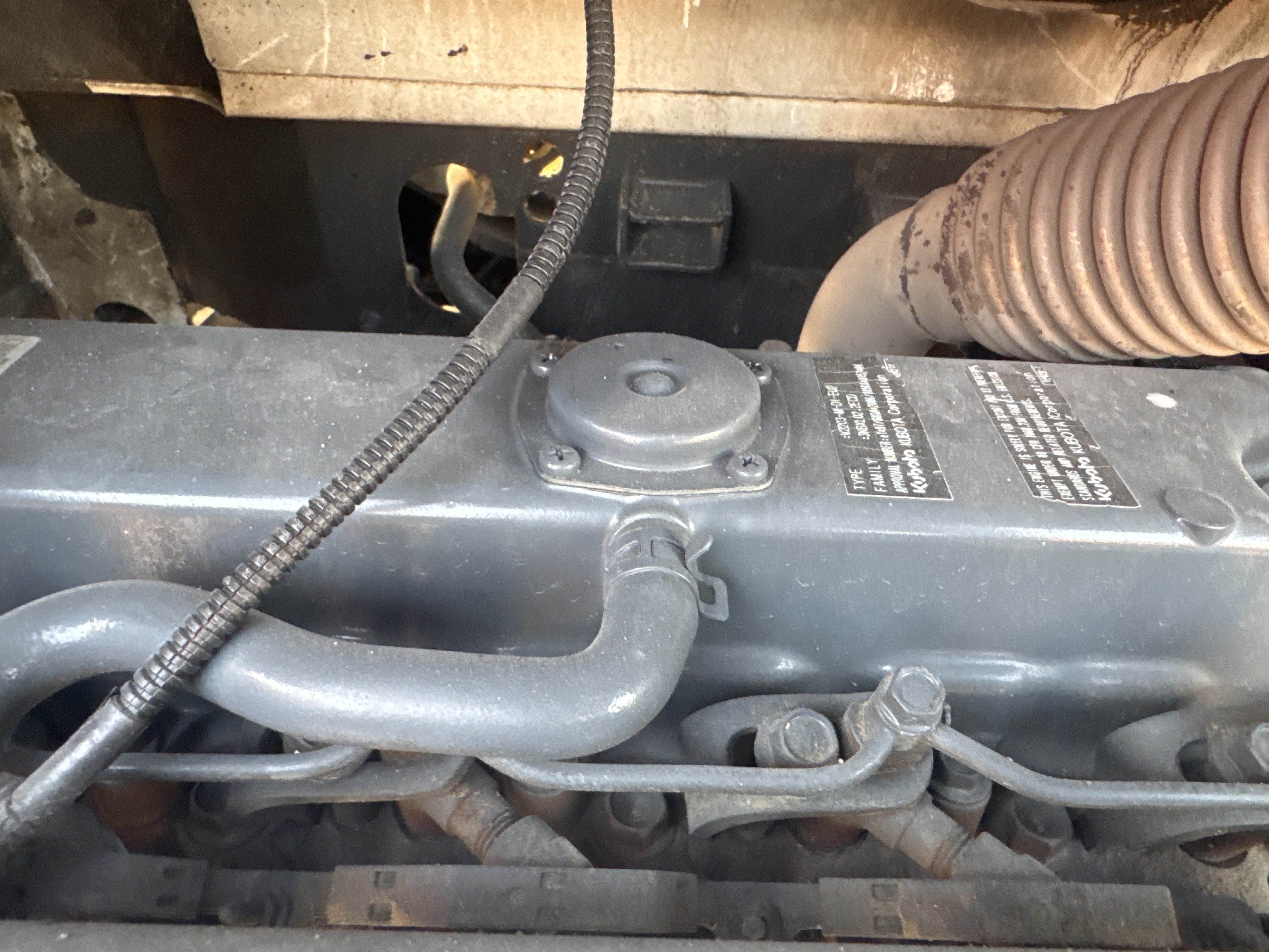 SSL-016-Bobcat-S510-Skid-steer-loaders-inspection-Engine-Fuel-leaks-2