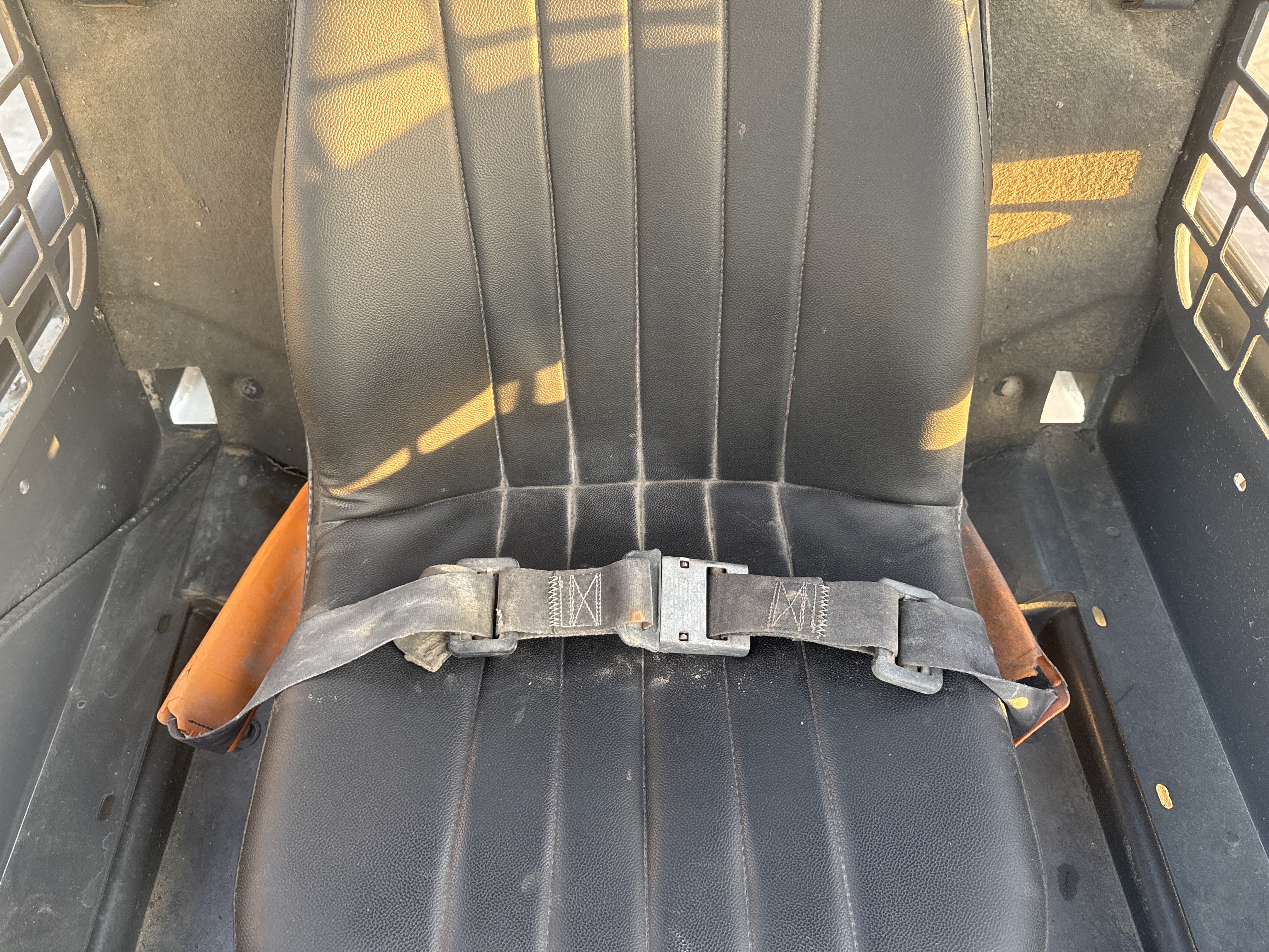 SSL-016-Bobcat-S510-Skid-steer-loaders-inspection-Safety-Seat-belts-2