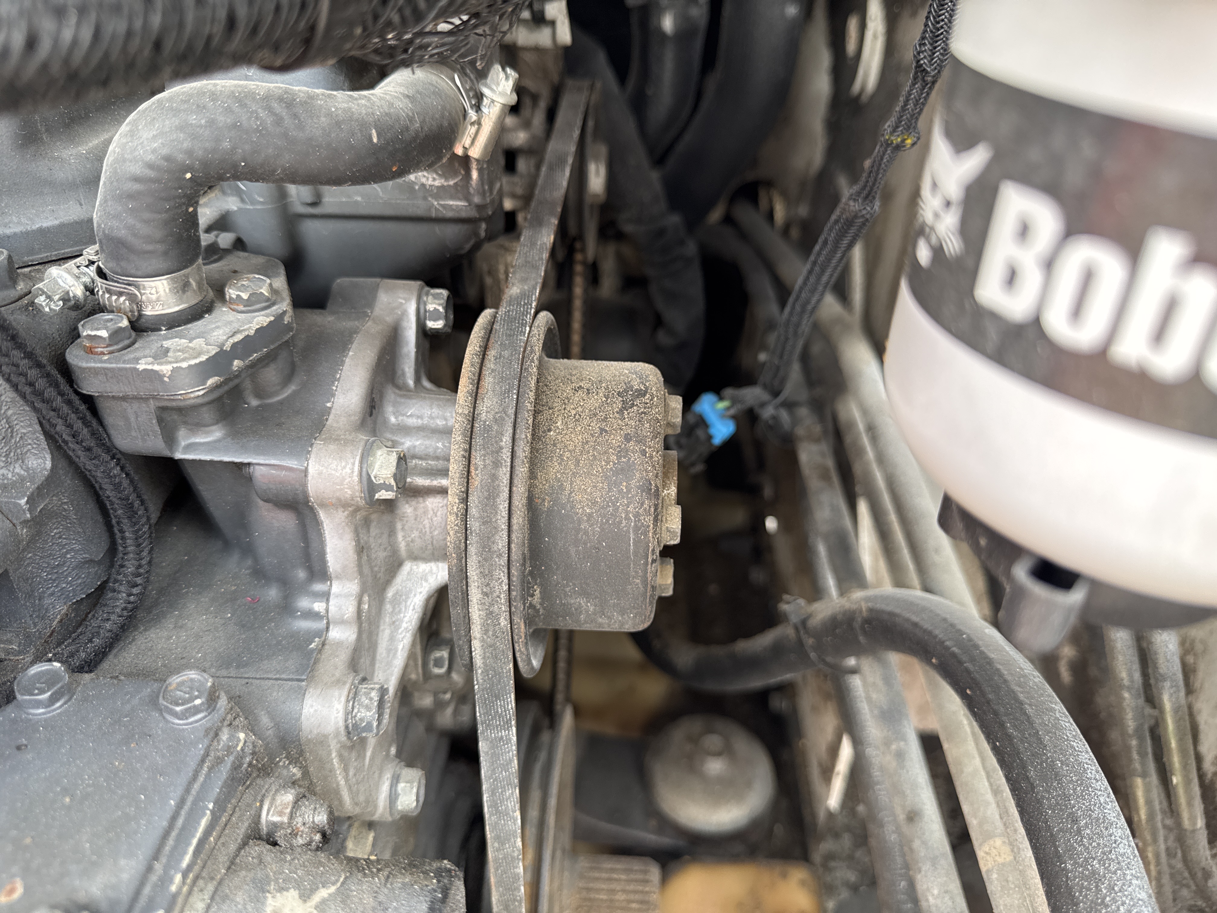SSL-016-Bobcat-S510-Skid-steer-loaders-inspection-Engine-Belts-2
