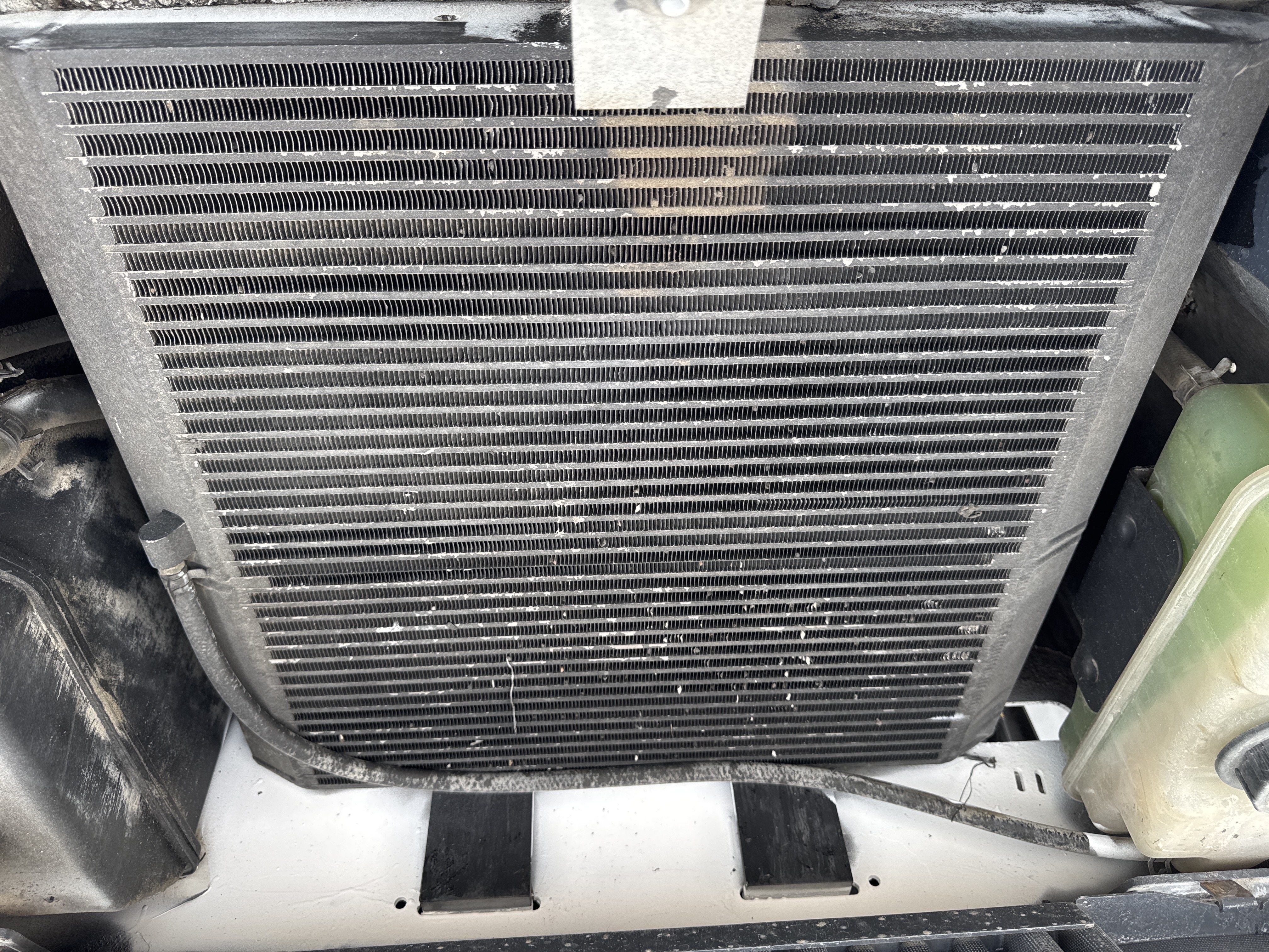 SSL-016-Bobcat-S510-Skid-steer-loaders-inspection-Engine-Radiator,-condenser,-intercooler,-hydraulic-cooler-2