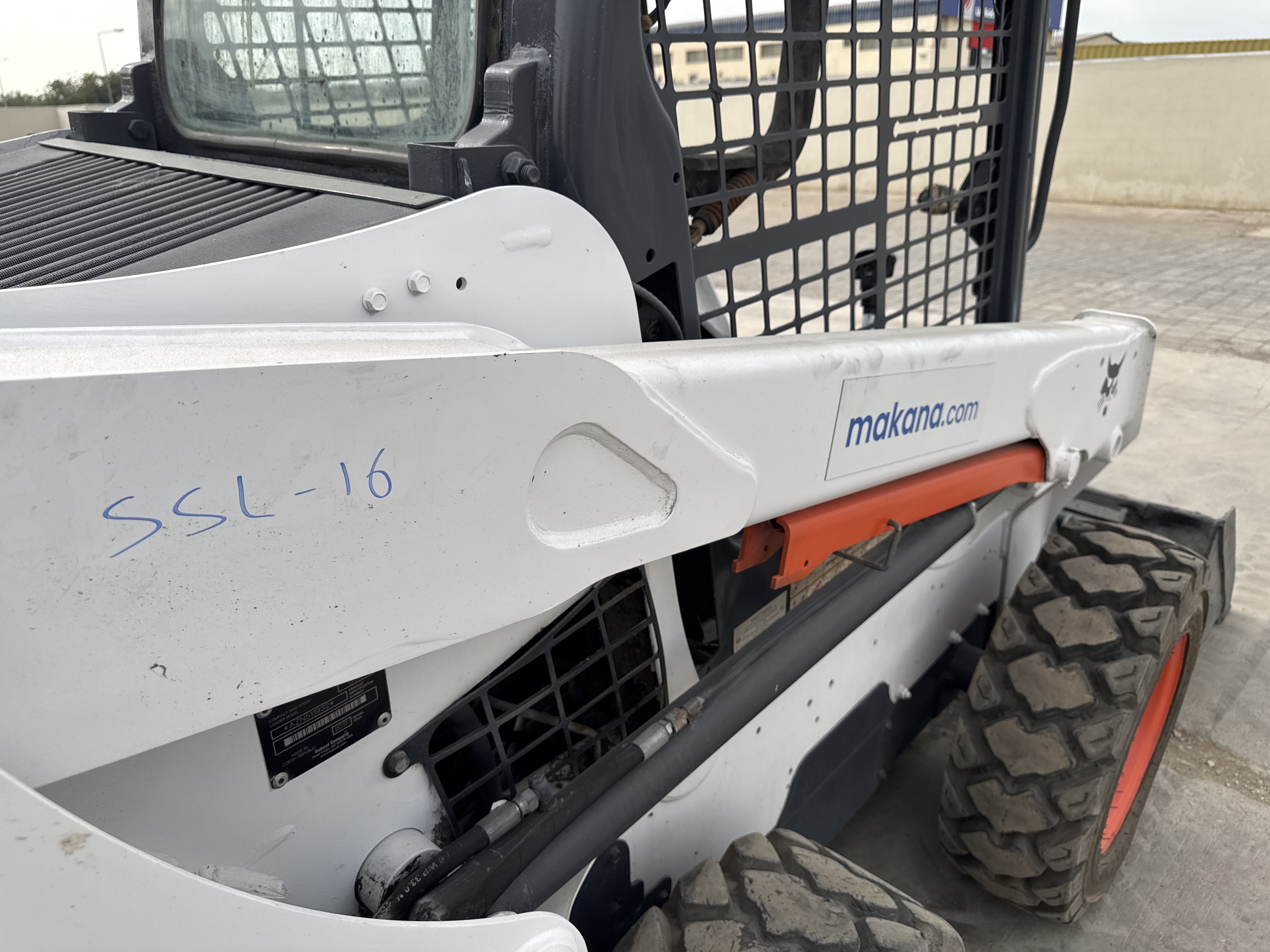 SSL-016-Bobcat-S510-Skid-steer-loaders-inspection-Hydraulics-Lift-arm-2