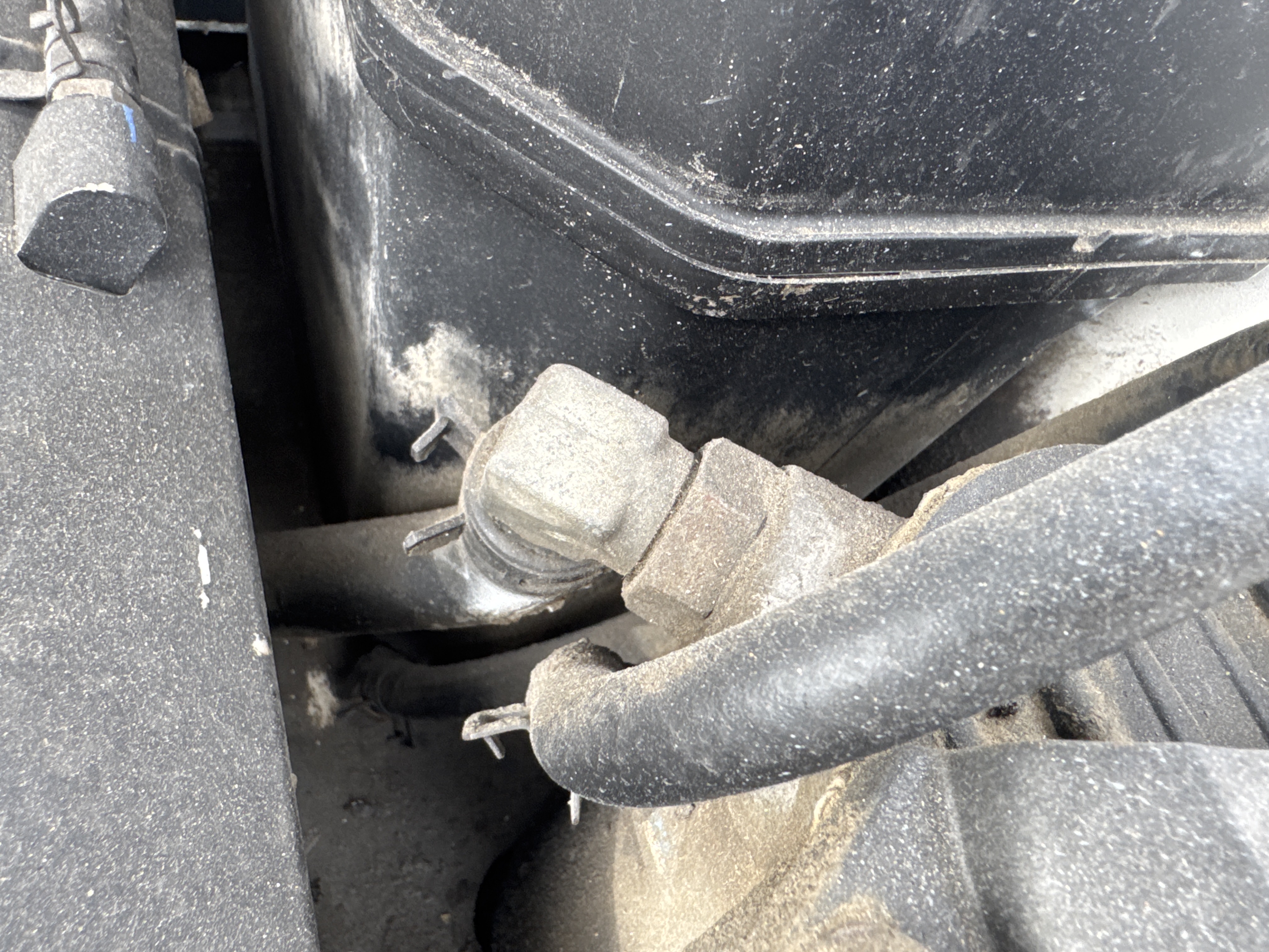 SSL-016-Bobcat-S510-Skid-steer-loaders-inspection-Hydraulics-Hydraulic-hoses-and-lines-2