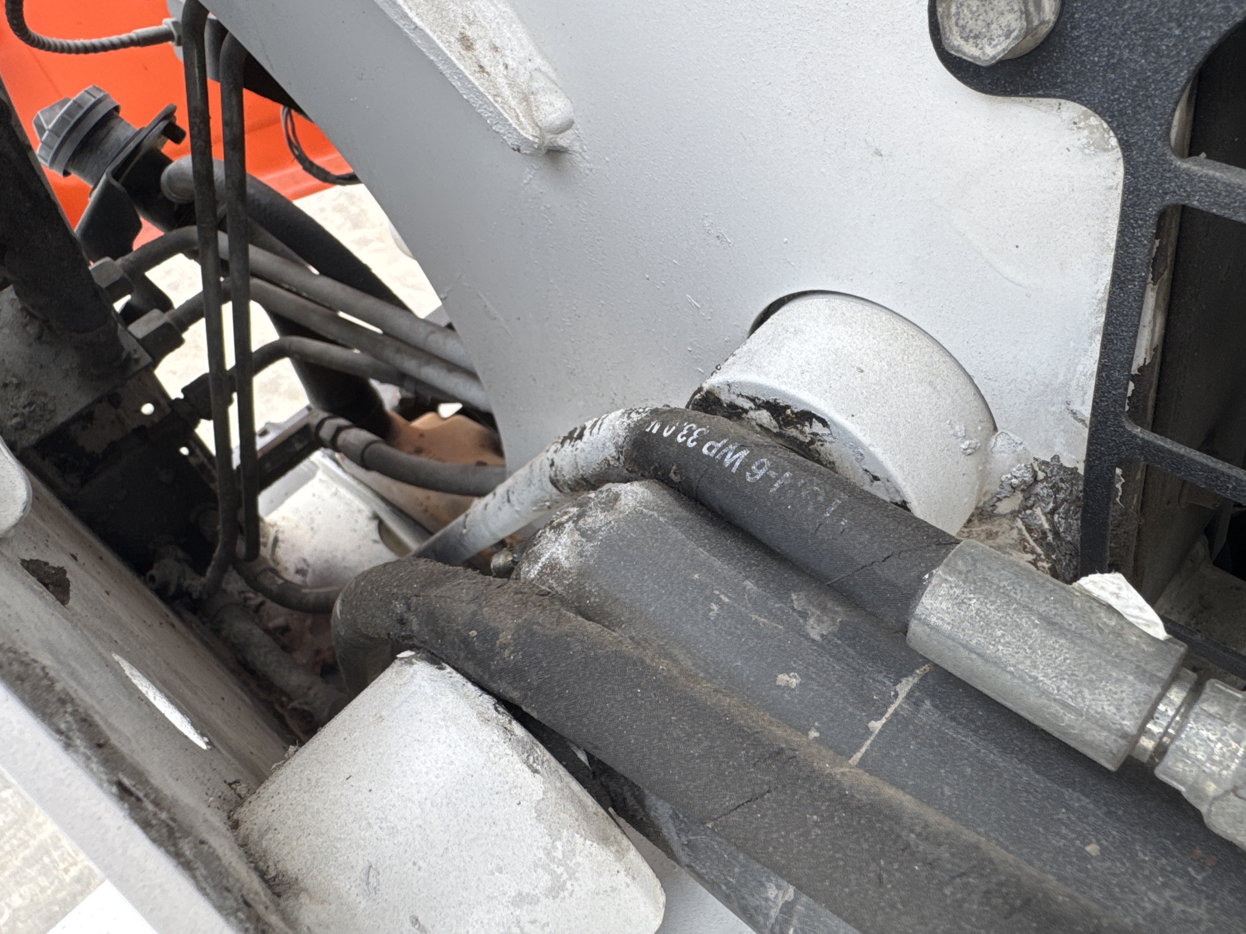 SSL-016-Bobcat-S510-Skid-steer-loaders-inspection-Hydraulics-Hydraulic-hoses-and-lines-2