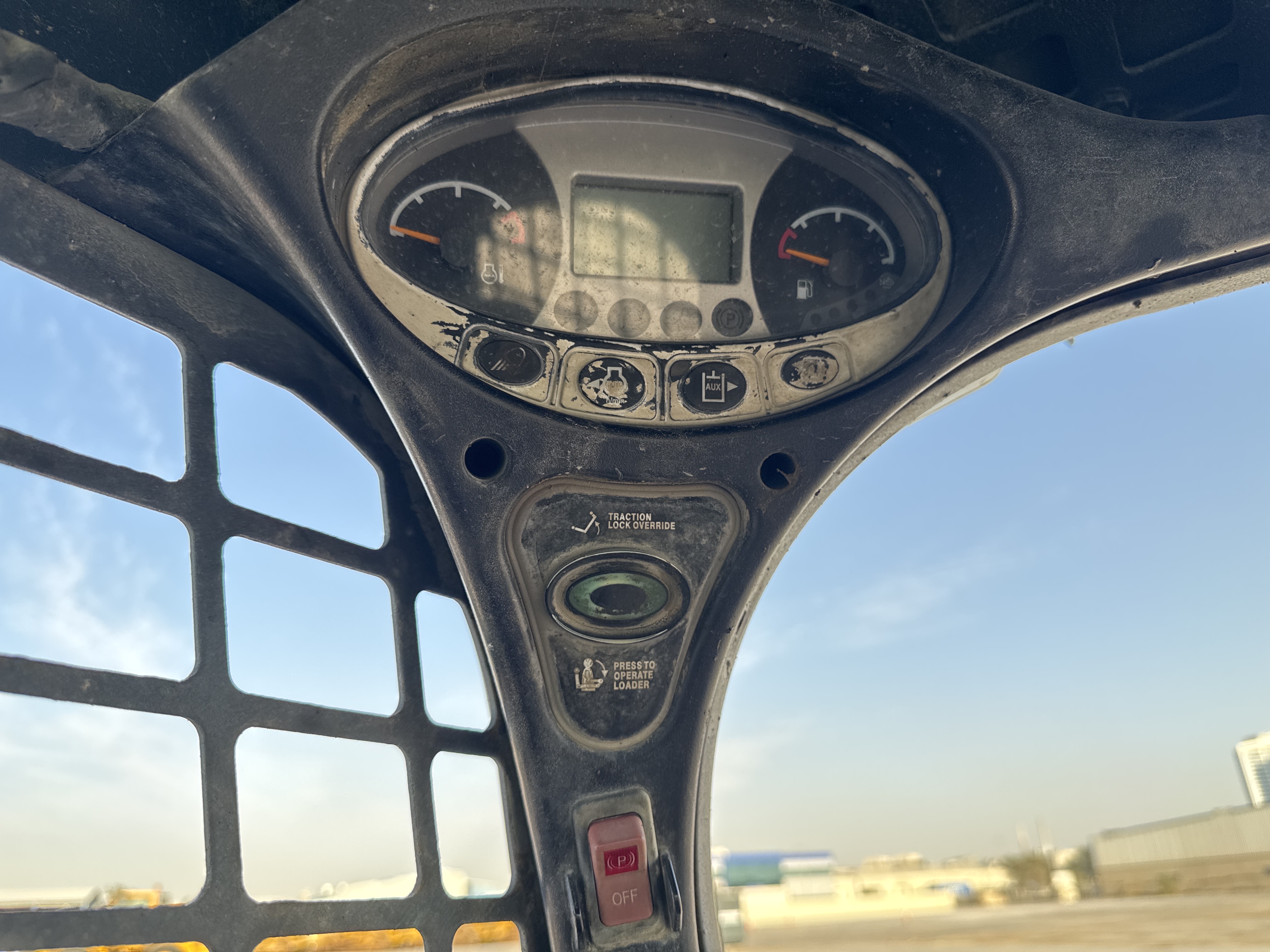 SSL-015-Bobcat-S510-Skid-steer-loaders-inspection-Cabin-Electronic-instrument-board-2