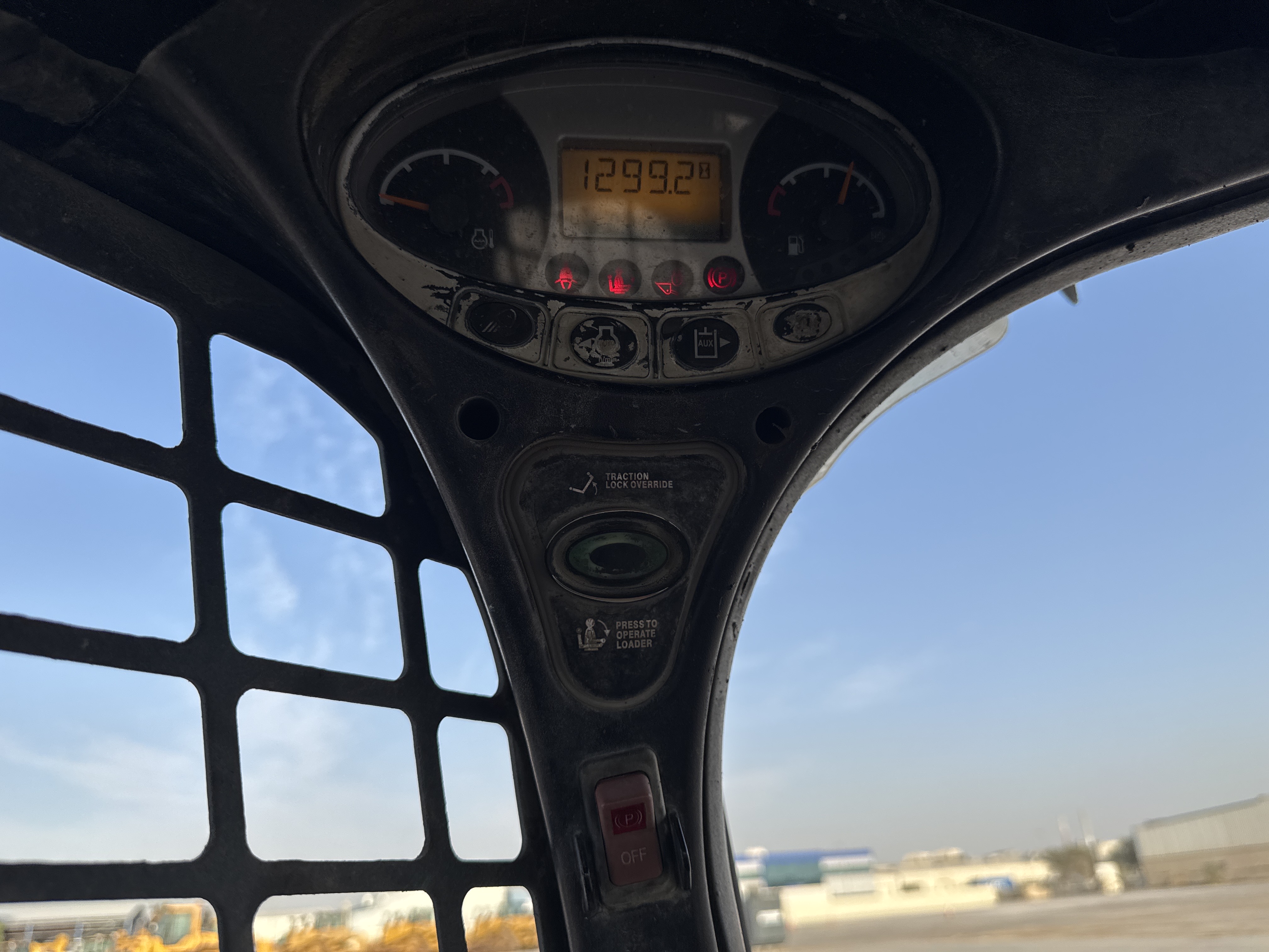 SSL-015-Bobcat-S510-Skid-steer-loaders-inspection-Cabin-Instrument-cluster-2